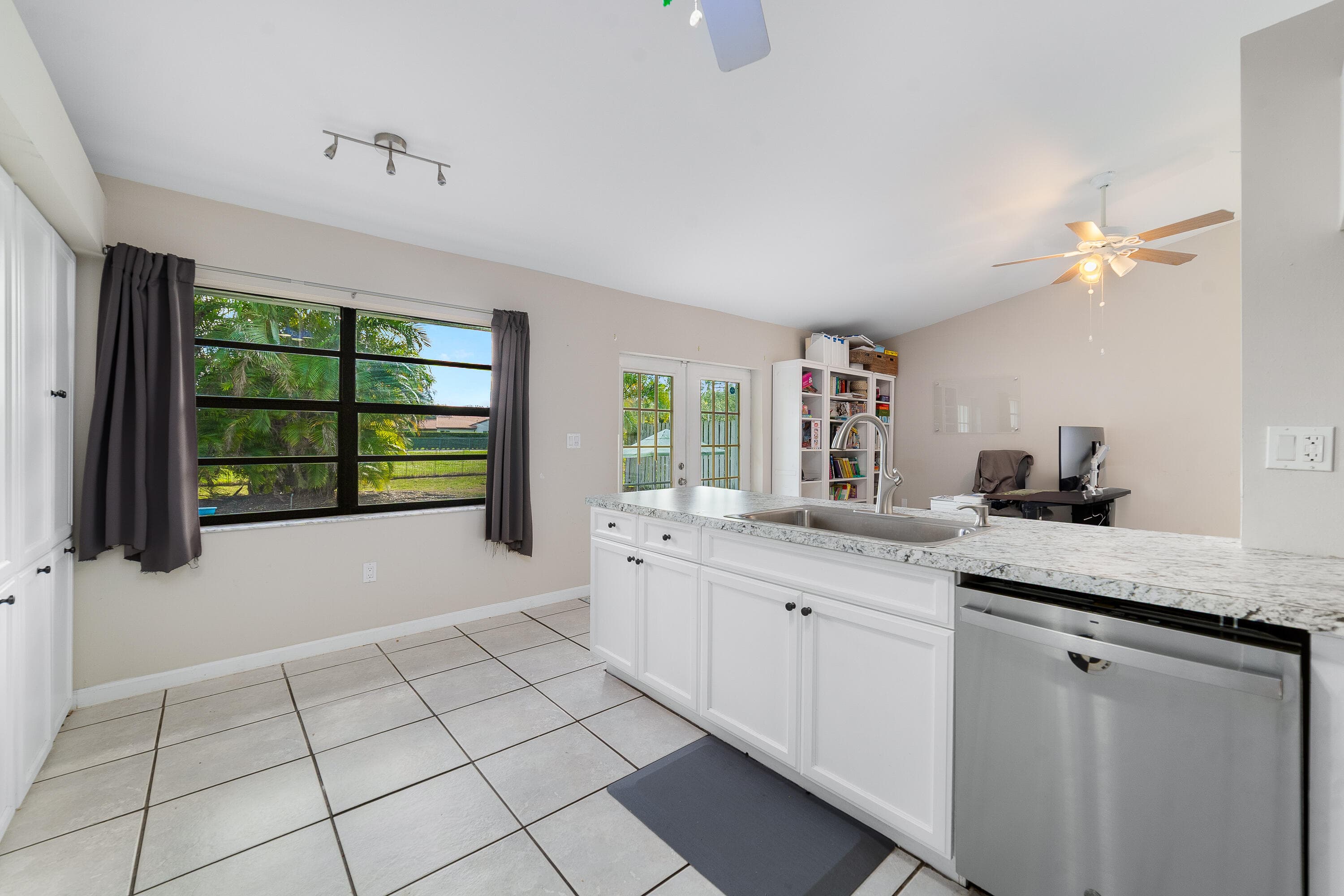 1060 Cedar Creek Way, Davie, FL 33325 — photo 11 of 32