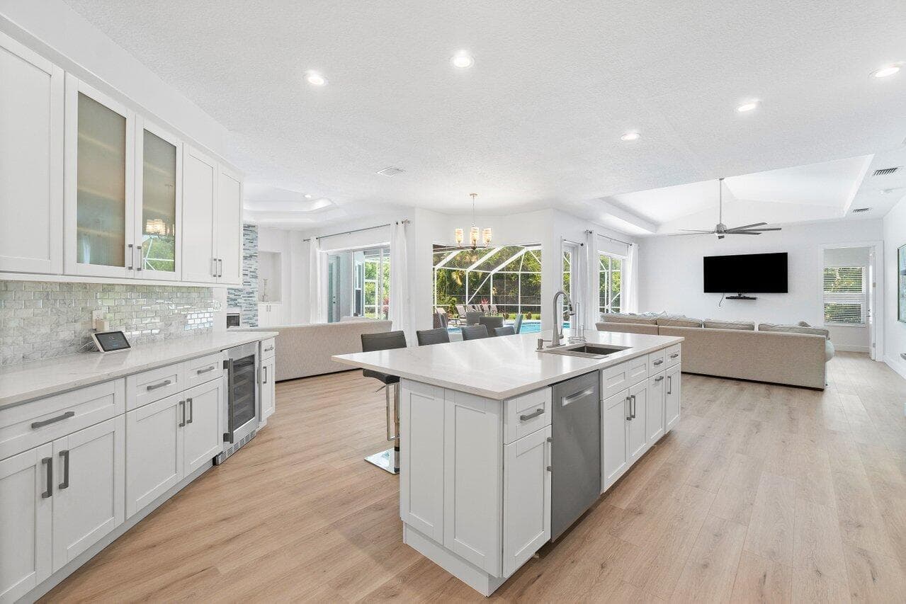 8369 SE Island Way, Jupiter, FL 33458 — photo 10 of 41