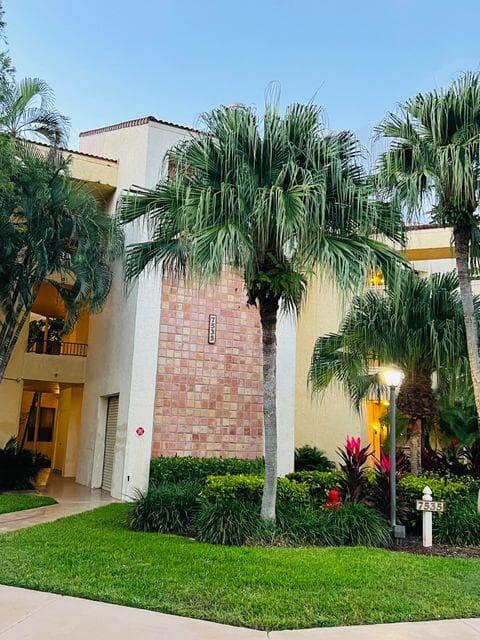 7535 La Paz Boulevard 307, Boca Raton, FL 33433 — photo 1 of 9