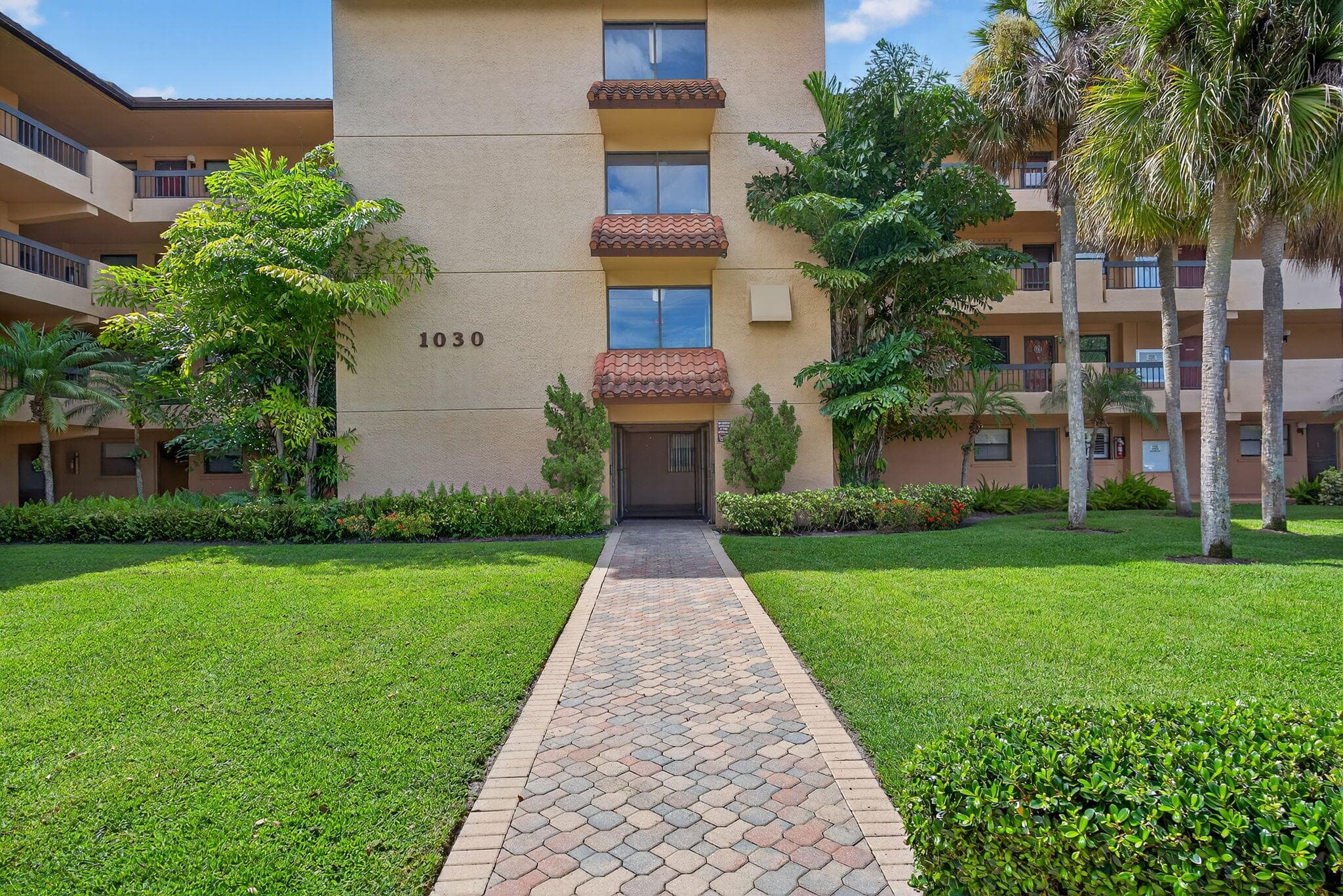 1030 Us Highway 1 413, North Palm Beach, FL 33408 — photo 1 of 48