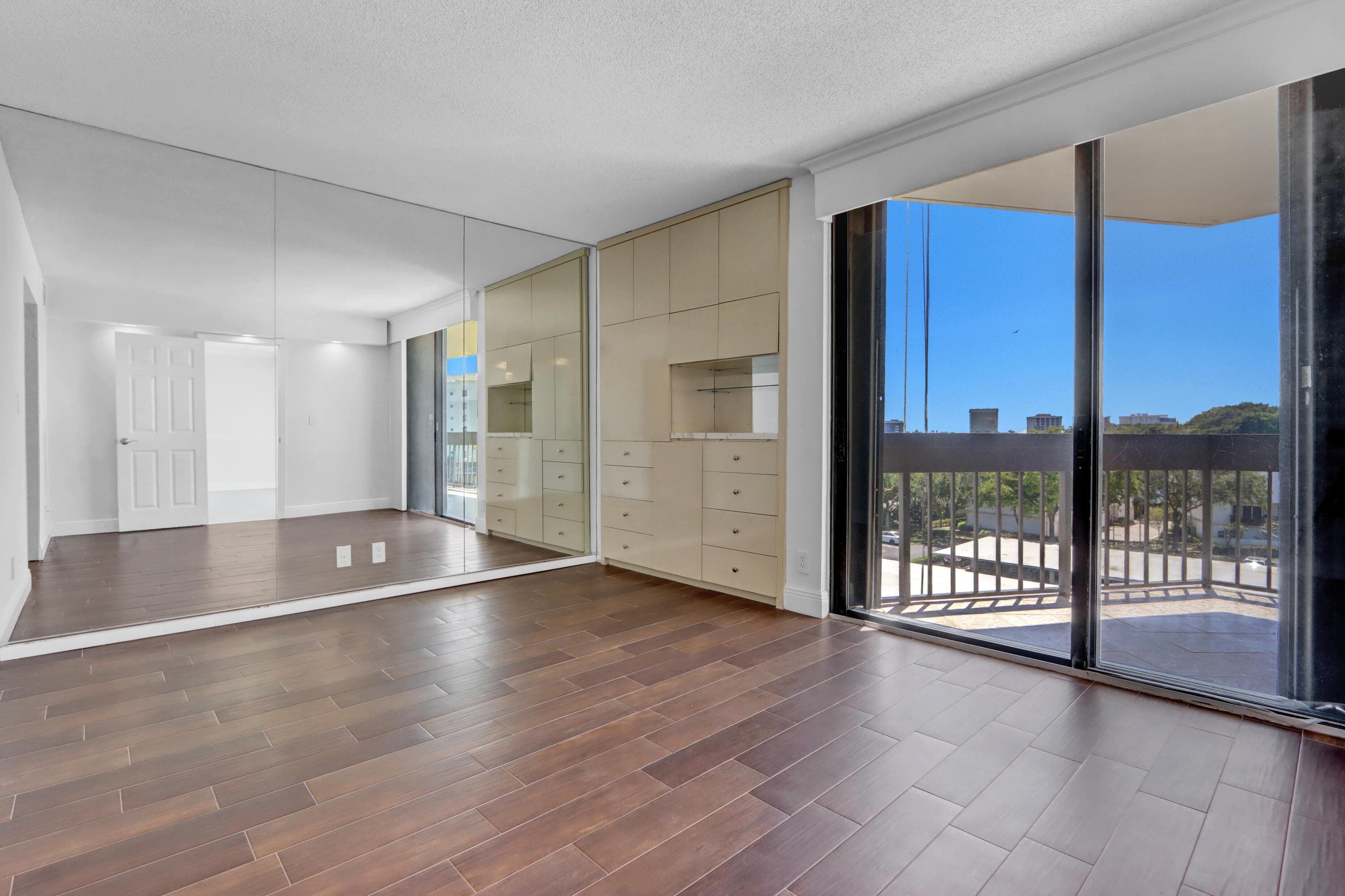 2000 Presidential Way 504, West Palm Beach, FL 33401 — photo 5 of 25