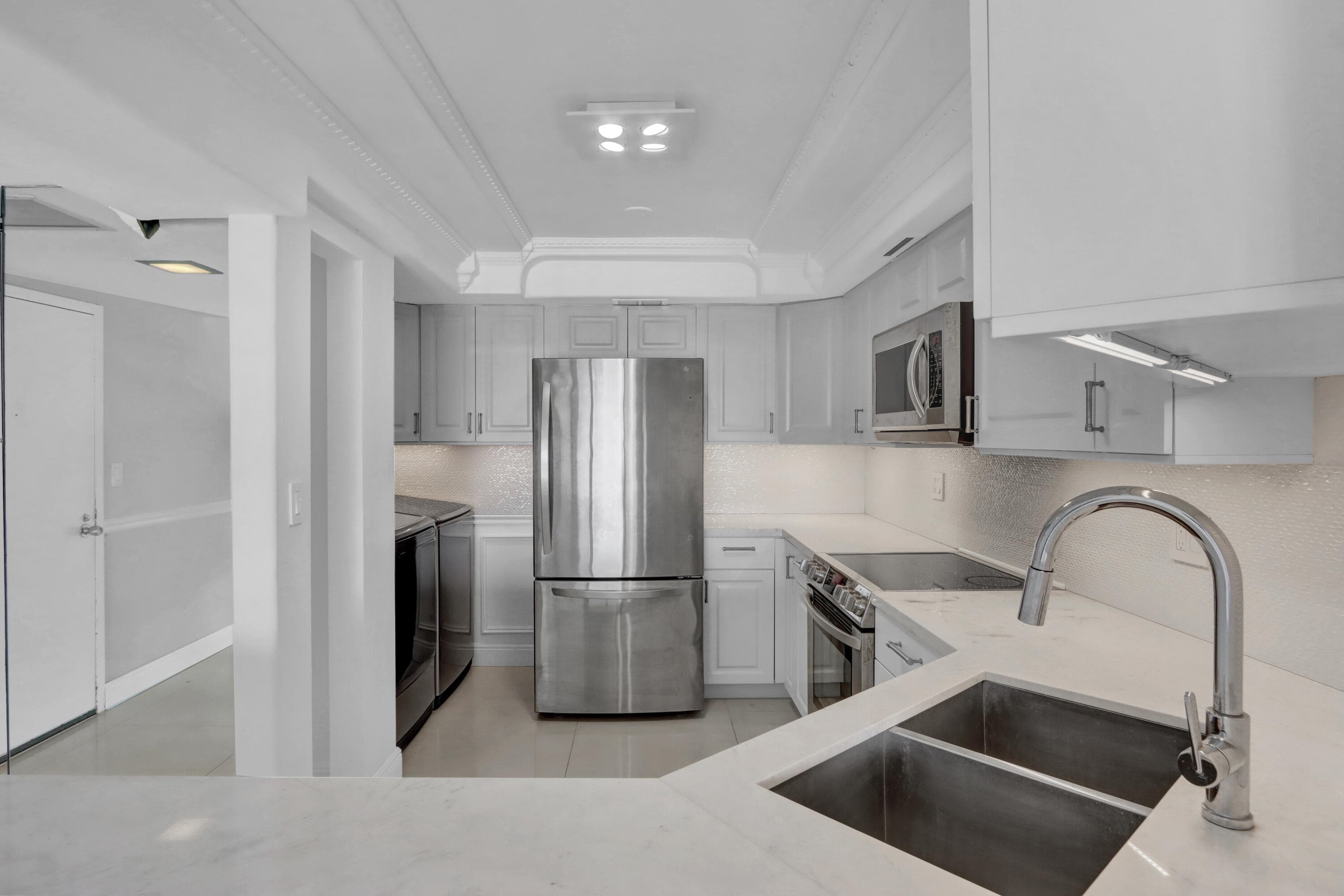 2000 Presidential Way 504, West Palm Beach, FL 33401 — photo 12 of 25