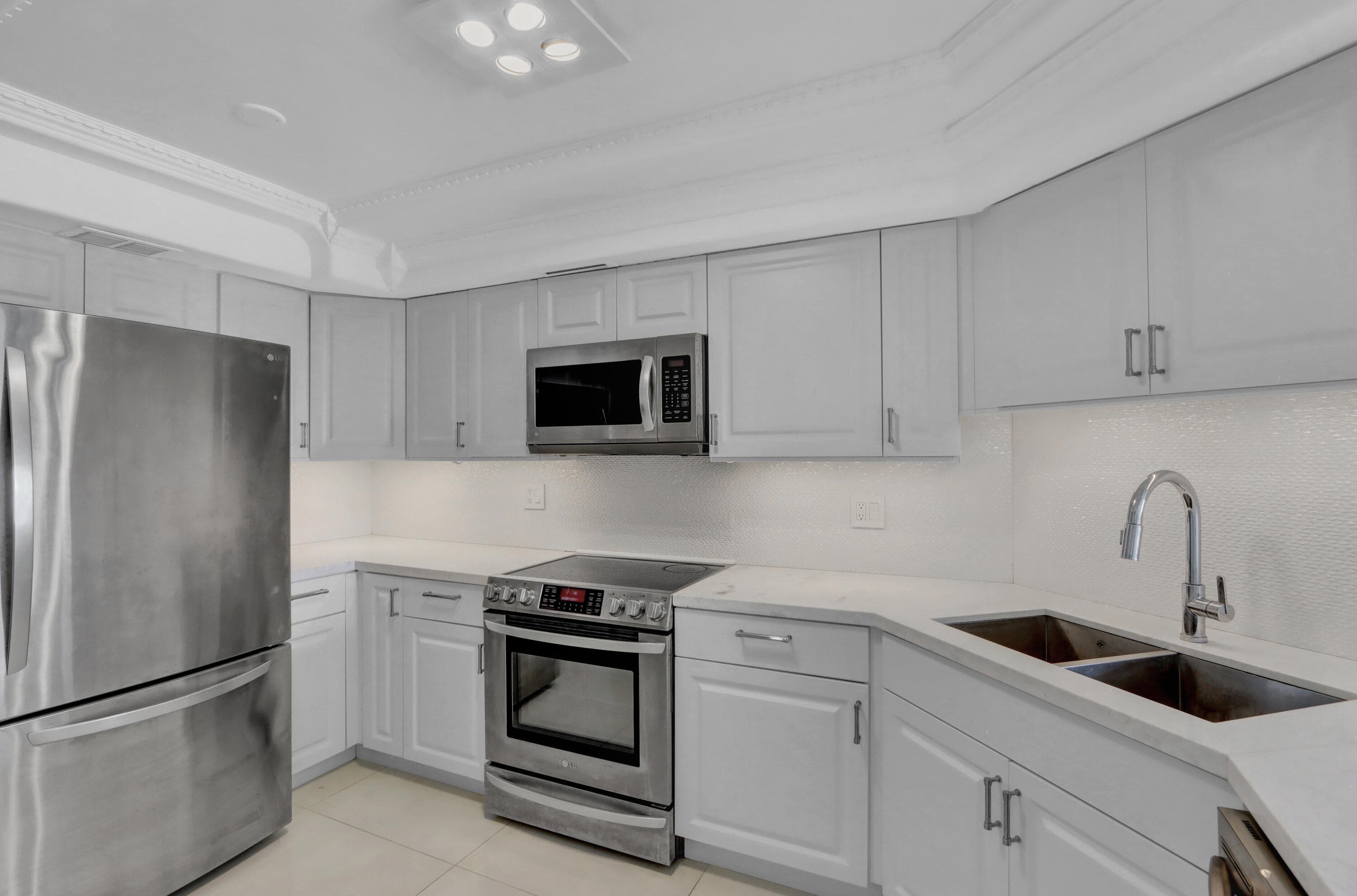 2000 Presidential Way 504, West Palm Beach, FL 33401 — photo 13 of 25