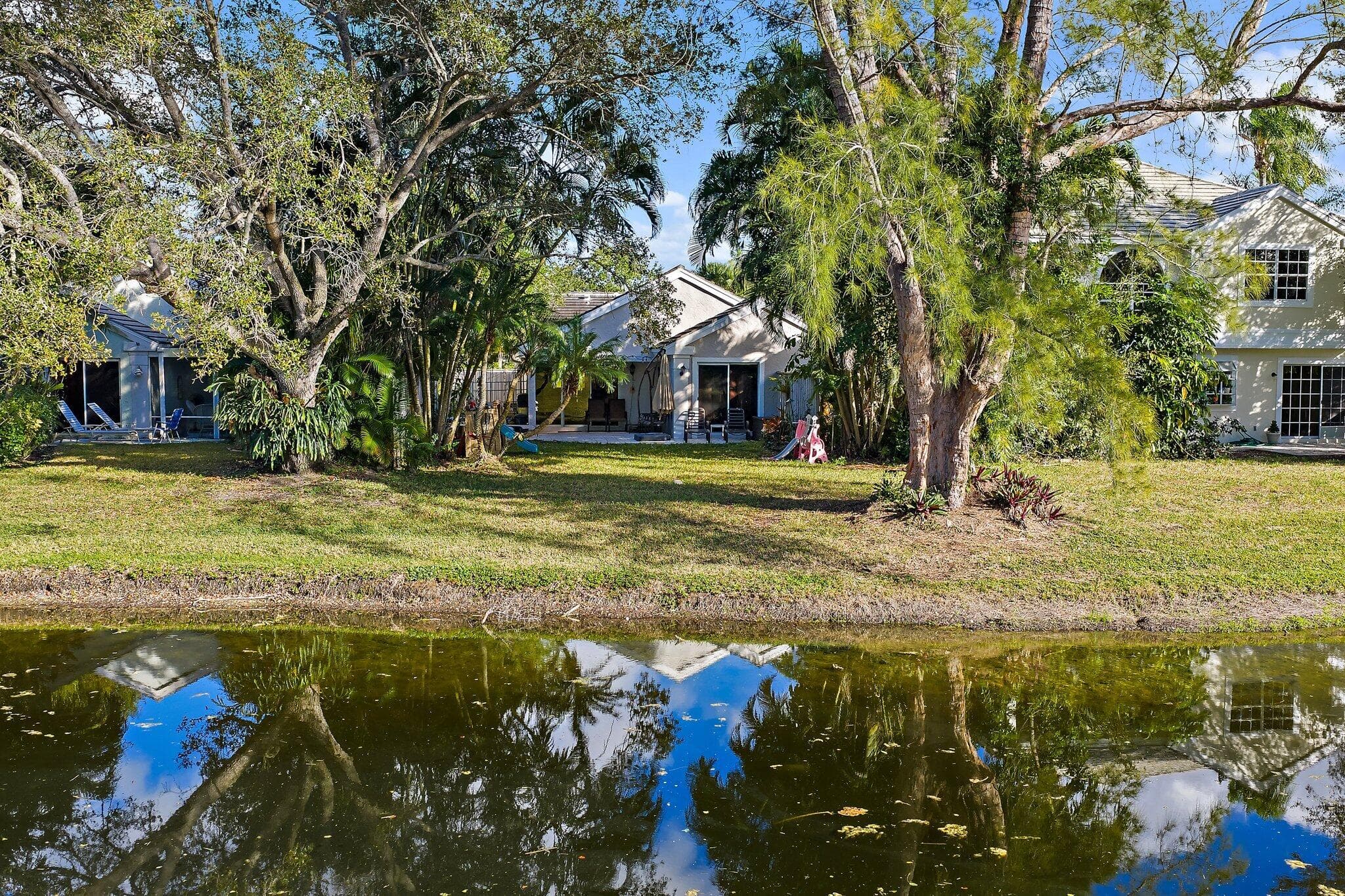 11 Admirals Court, Palm Beach Gardens, FL 33418 — photo 3 of 48