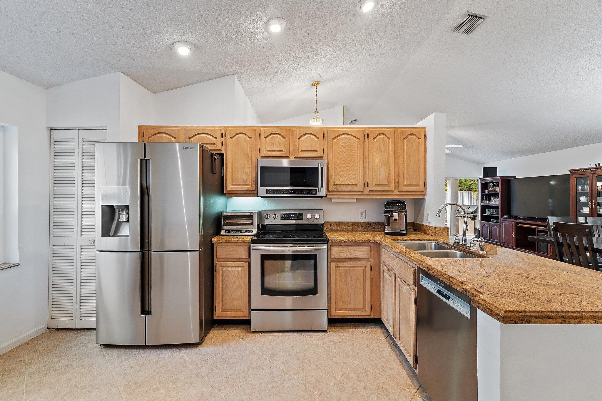 11 Admirals Court, Palm Beach Gardens, FL 33418 — photo 12 of 48
