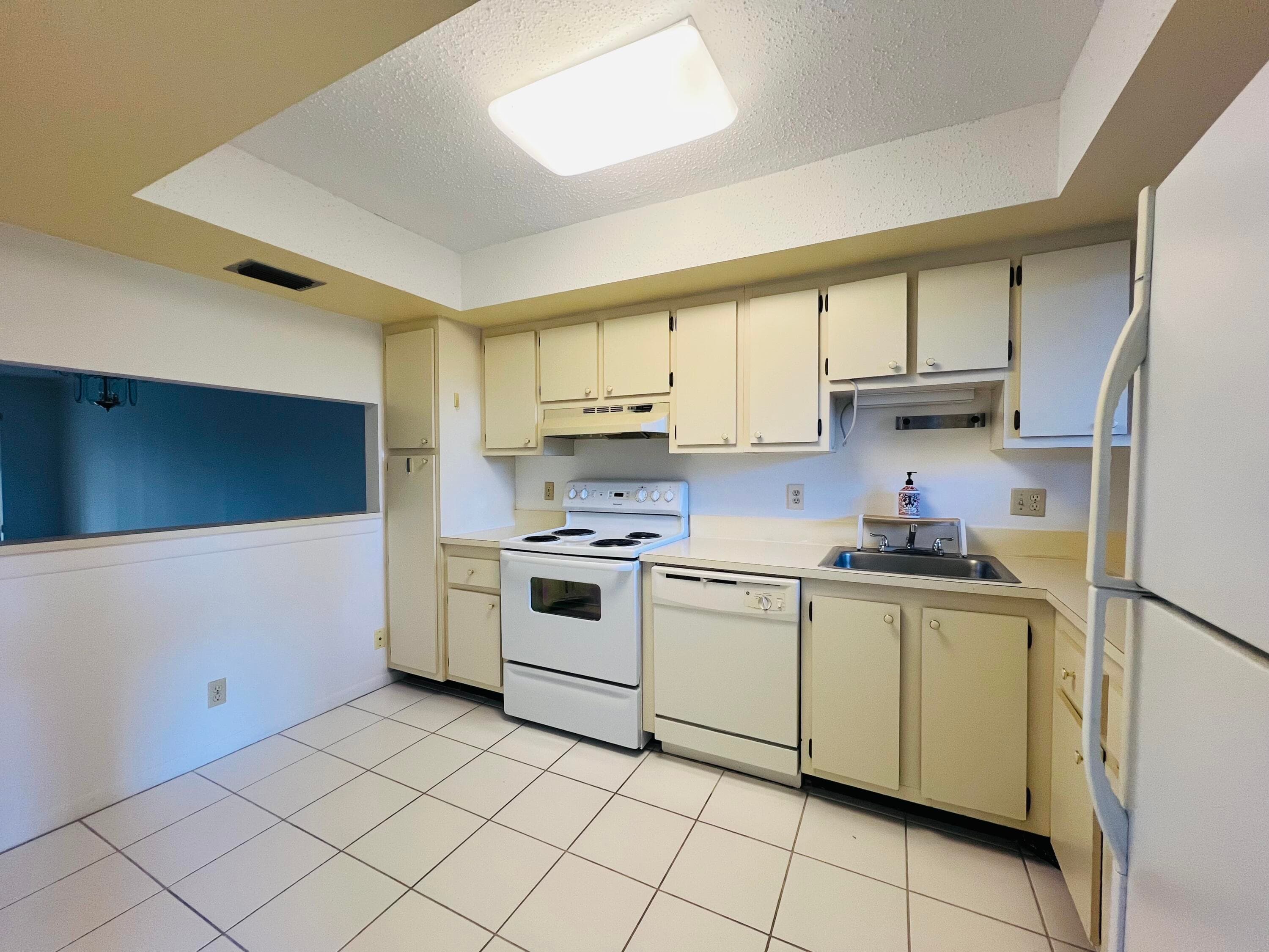 3154 Via Poinciana 214, Lake Worth, FL 33467 — photo 2 of 22