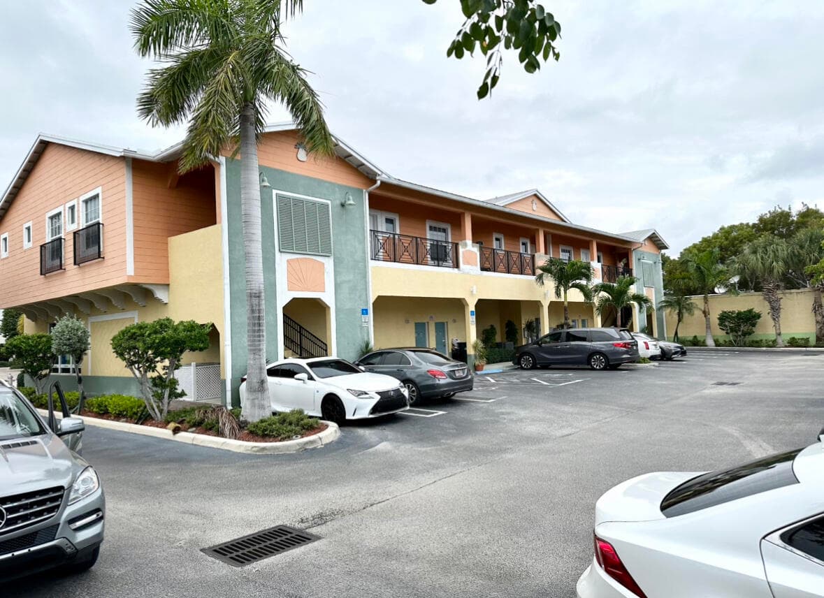 325 NE 2nd Avenue 102, Delray Beach, FL 33444 — photo 2 of 16