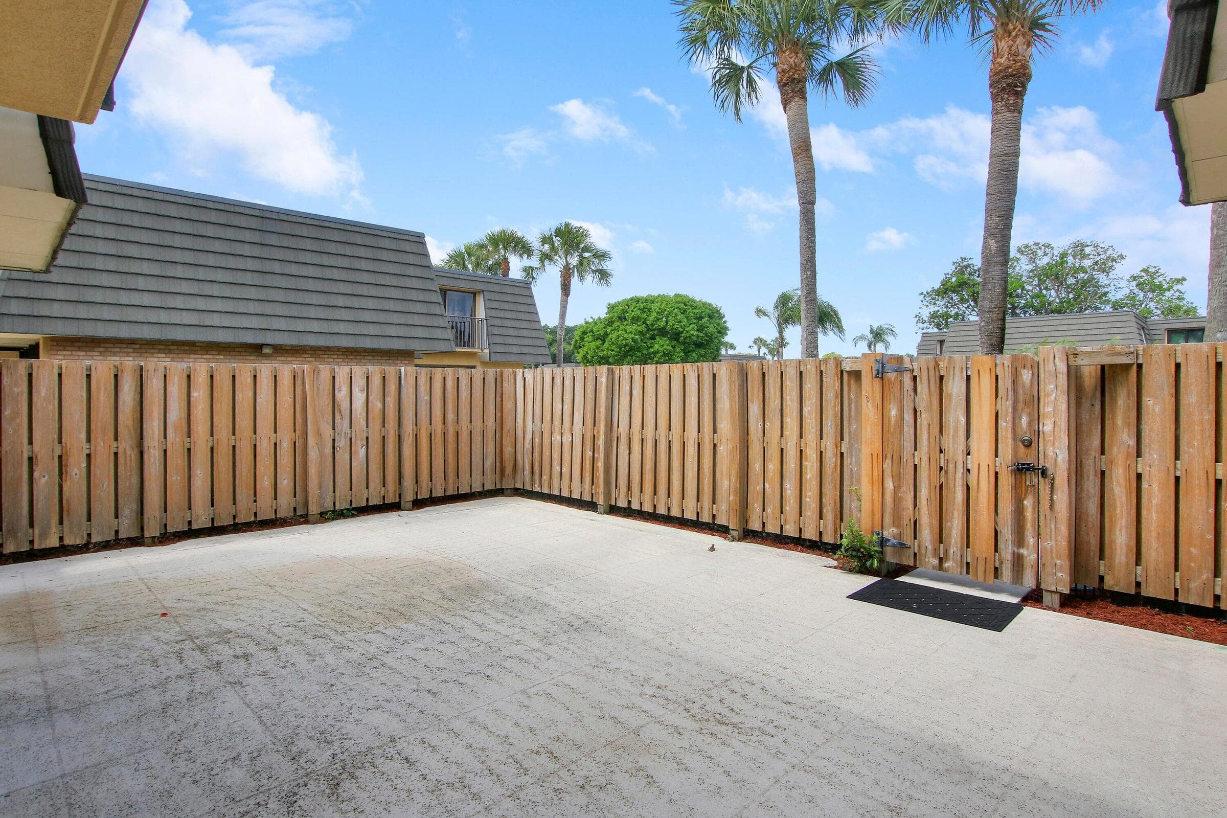 2404 24th Way, West Palm Beach, FL 33407 — photo 4 of 36