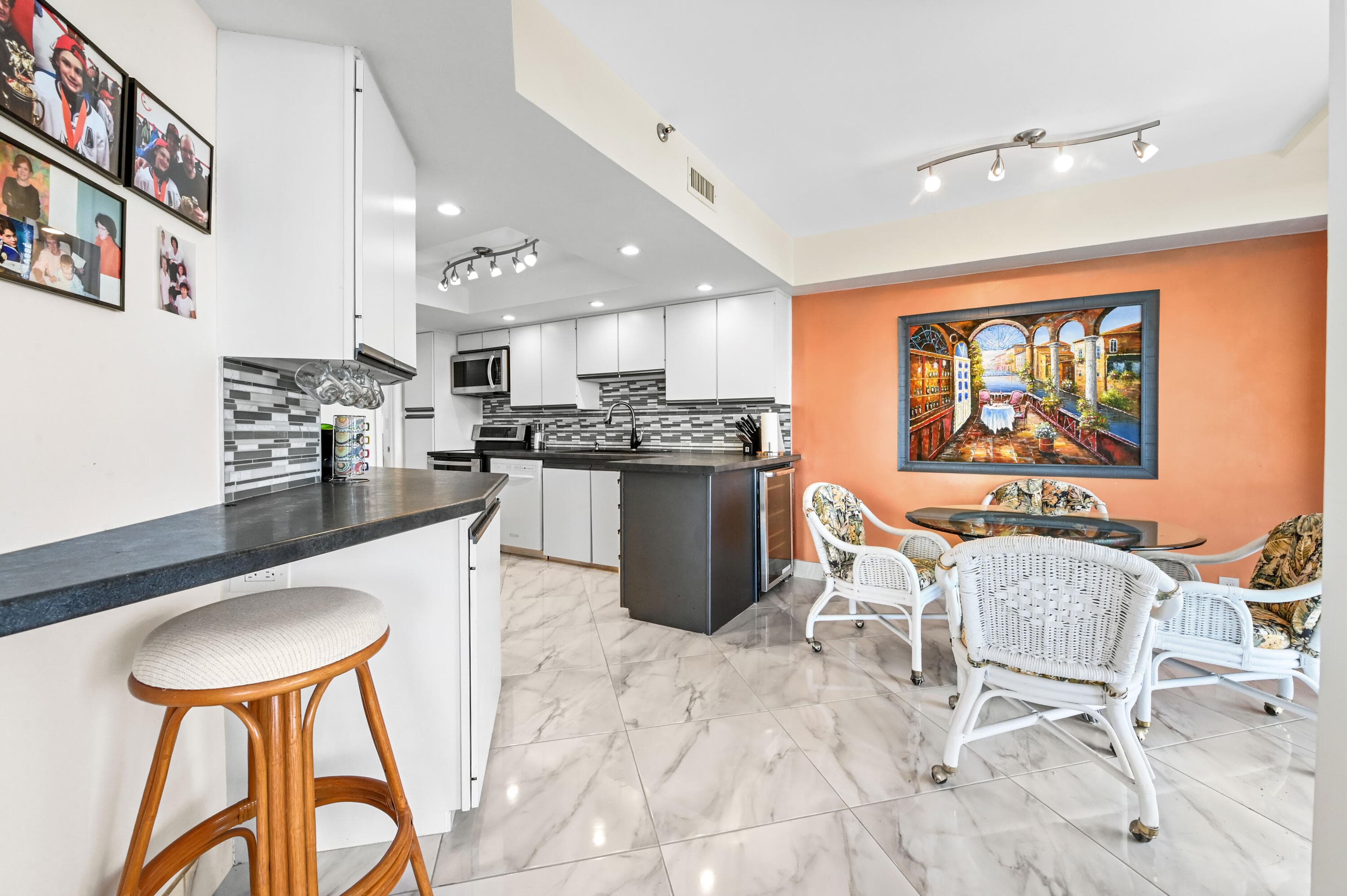 1900 Consulate Place 604, West Palm Beach, FL 33401 — photo 13 of 74