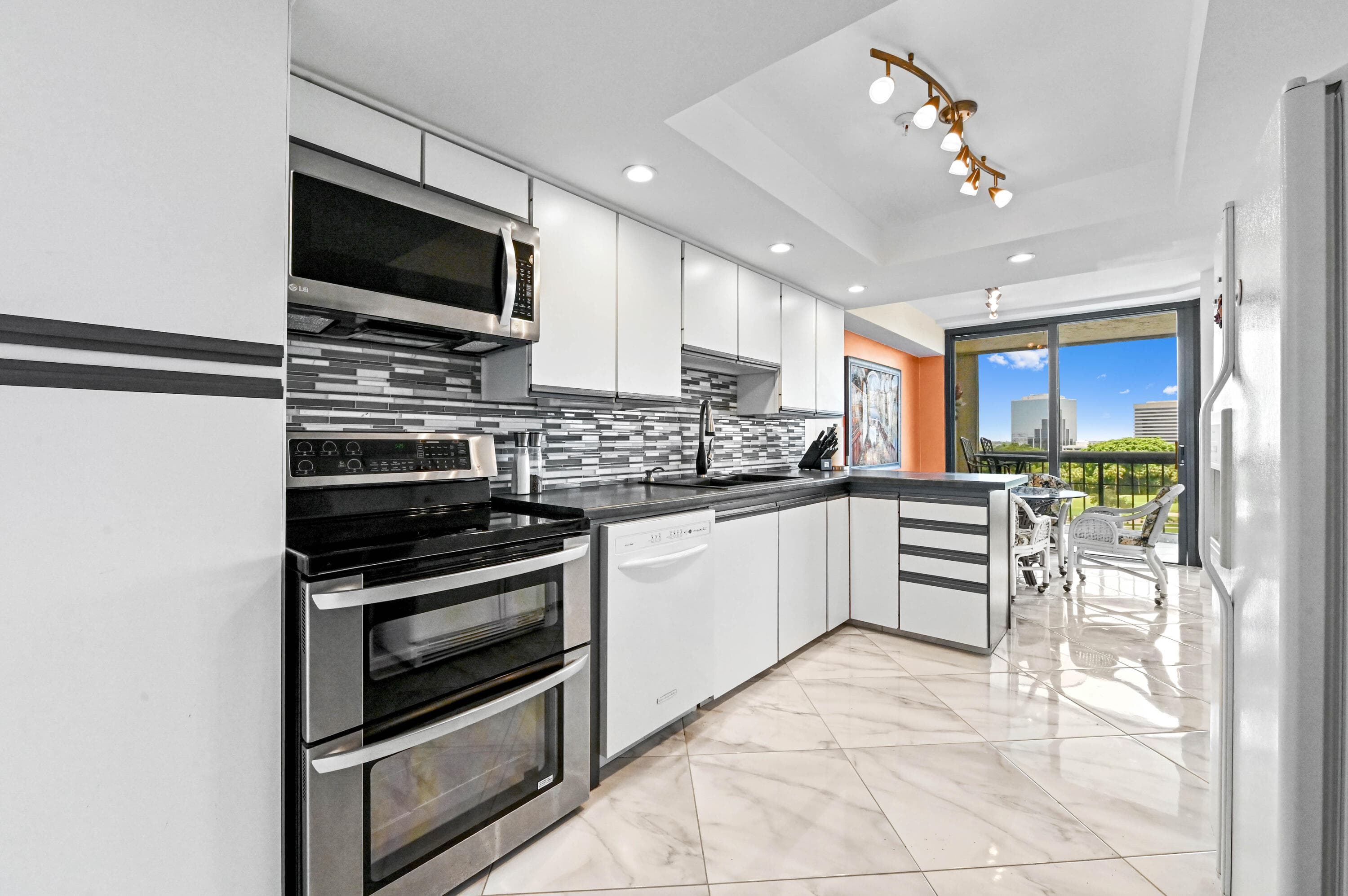 1900 Consulate Place 604, West Palm Beach, FL 33401 — photo 15 of 74