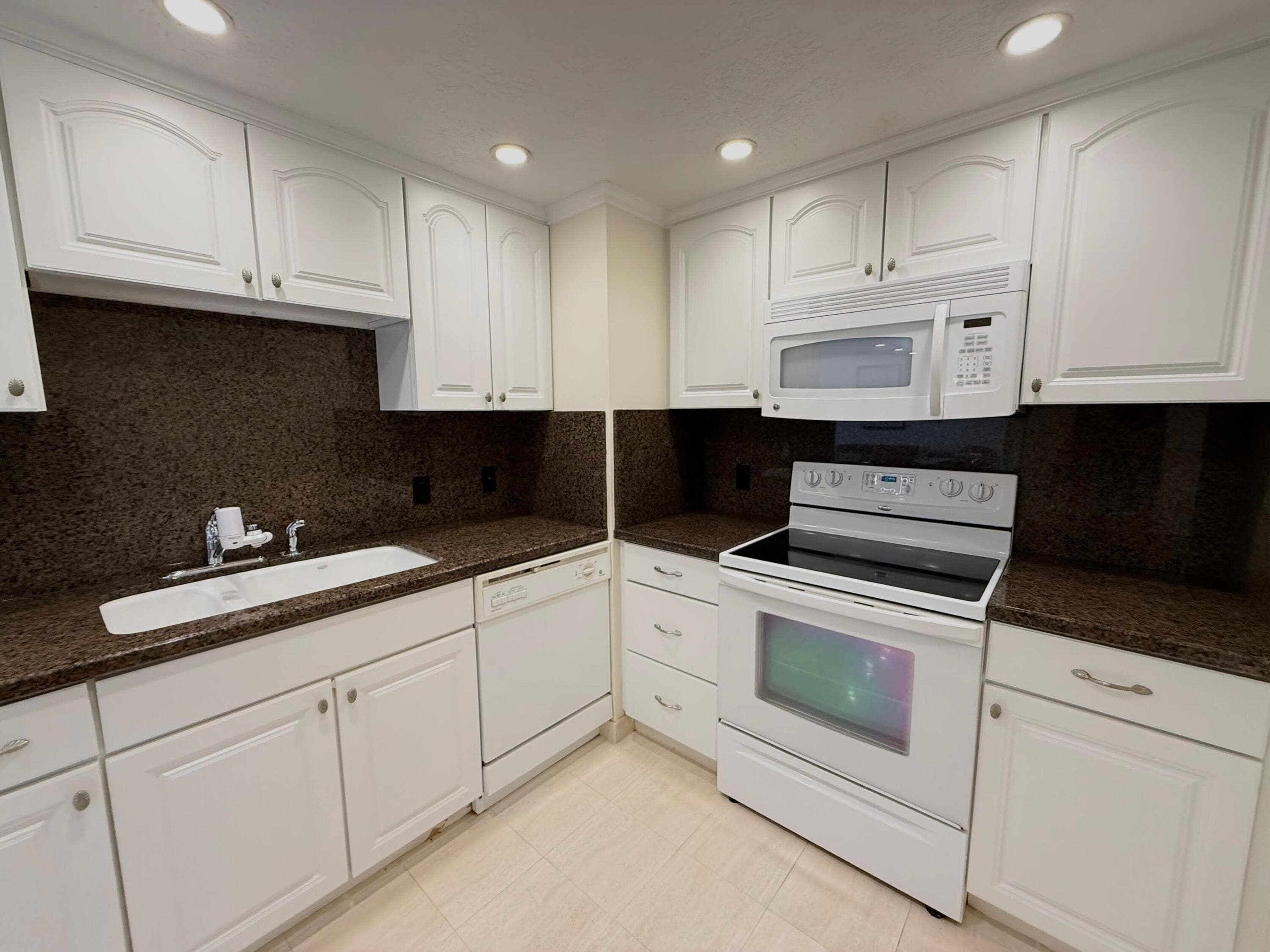 5600 N Flagler Drive 2209, West Palm Beach, FL 33407 — photo 3 of 45