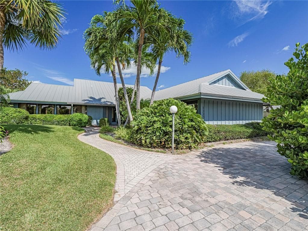 1330 Shorewinds Lane, Vero Beach, FL 32963 — photo 1 of 36