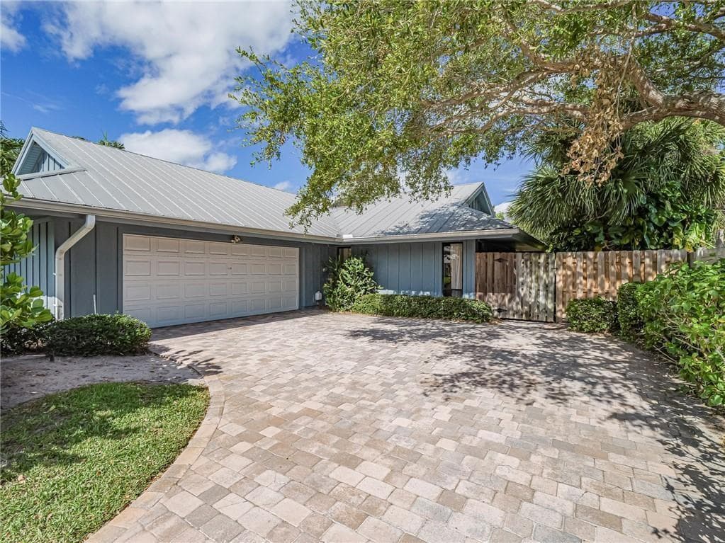 1330 Shorewinds Lane, Vero Beach, FL 32963 — photo 7 of 36