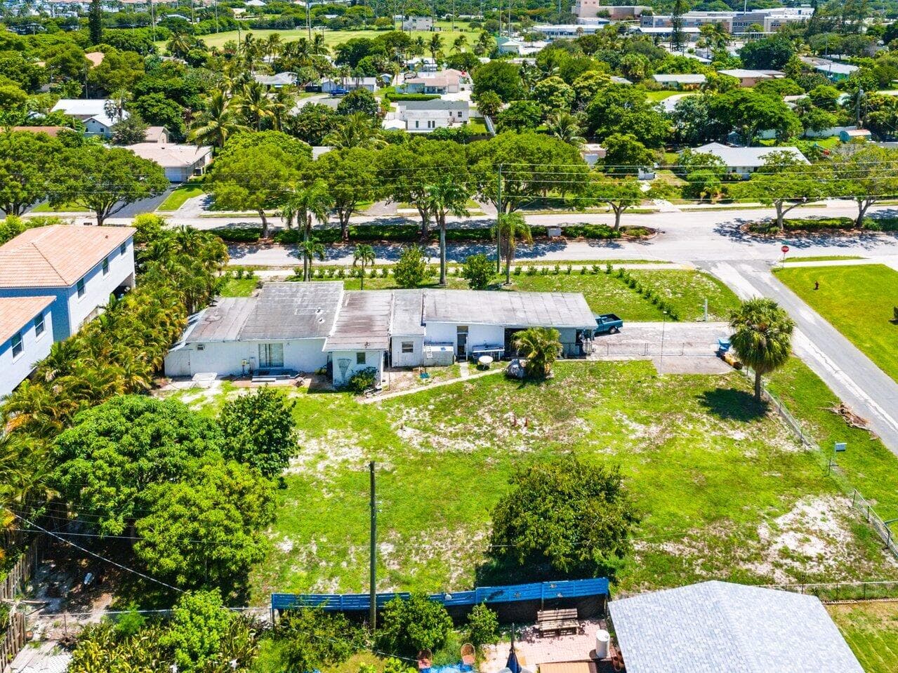 3650 SE 2nd Court, Boynton Beach, FL 33435 — photo 10 of 11