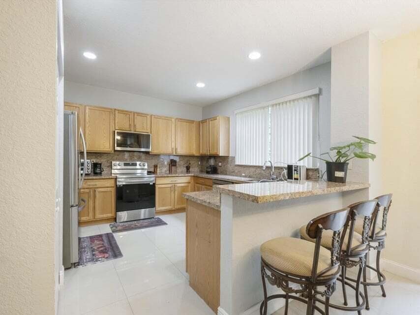 846 Gazetta Way, West Palm Beach, FL 33413 — photo 6 of 43