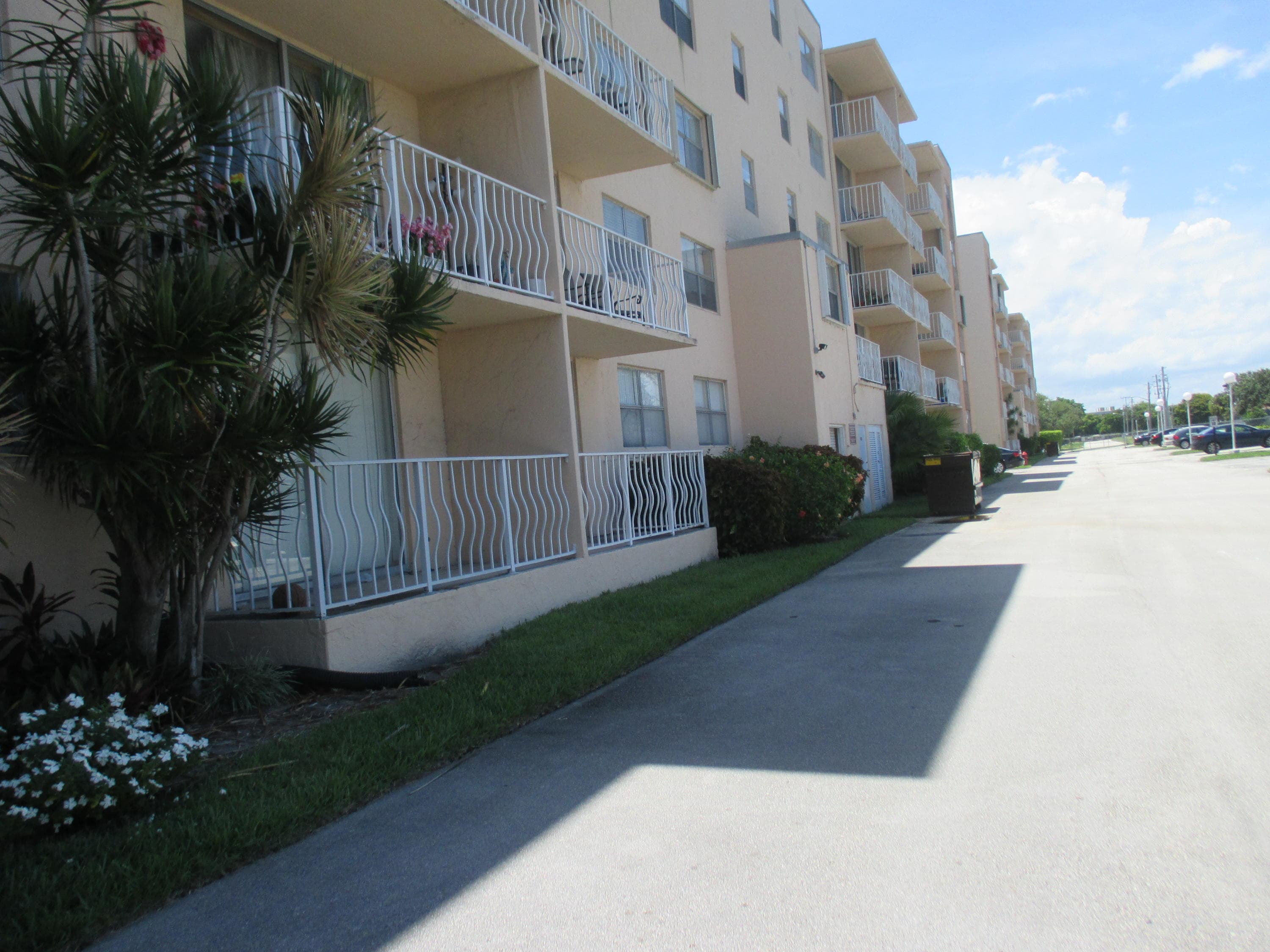 470 Executive Center Drive 2k, West Palm Beach, FL 33401 — photo 18 of 24