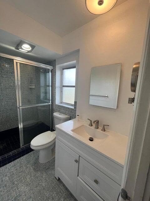 1000 NE 14th Avenue 401, Hallandale Beach, FL 33009 — photo 3 of 8