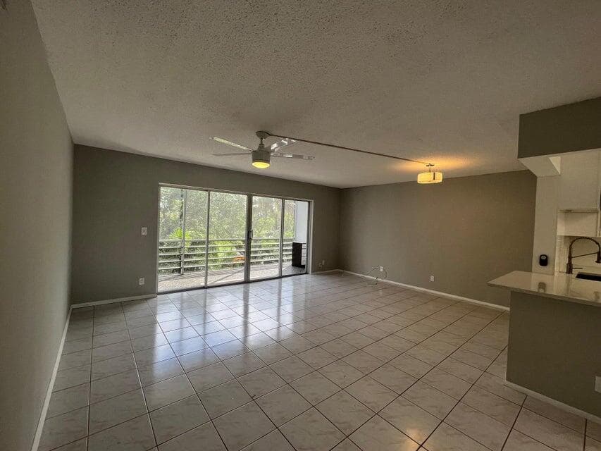 1000 NE 14th Avenue 401, Hallandale Beach, FL 33009 — photo 5 of 8
