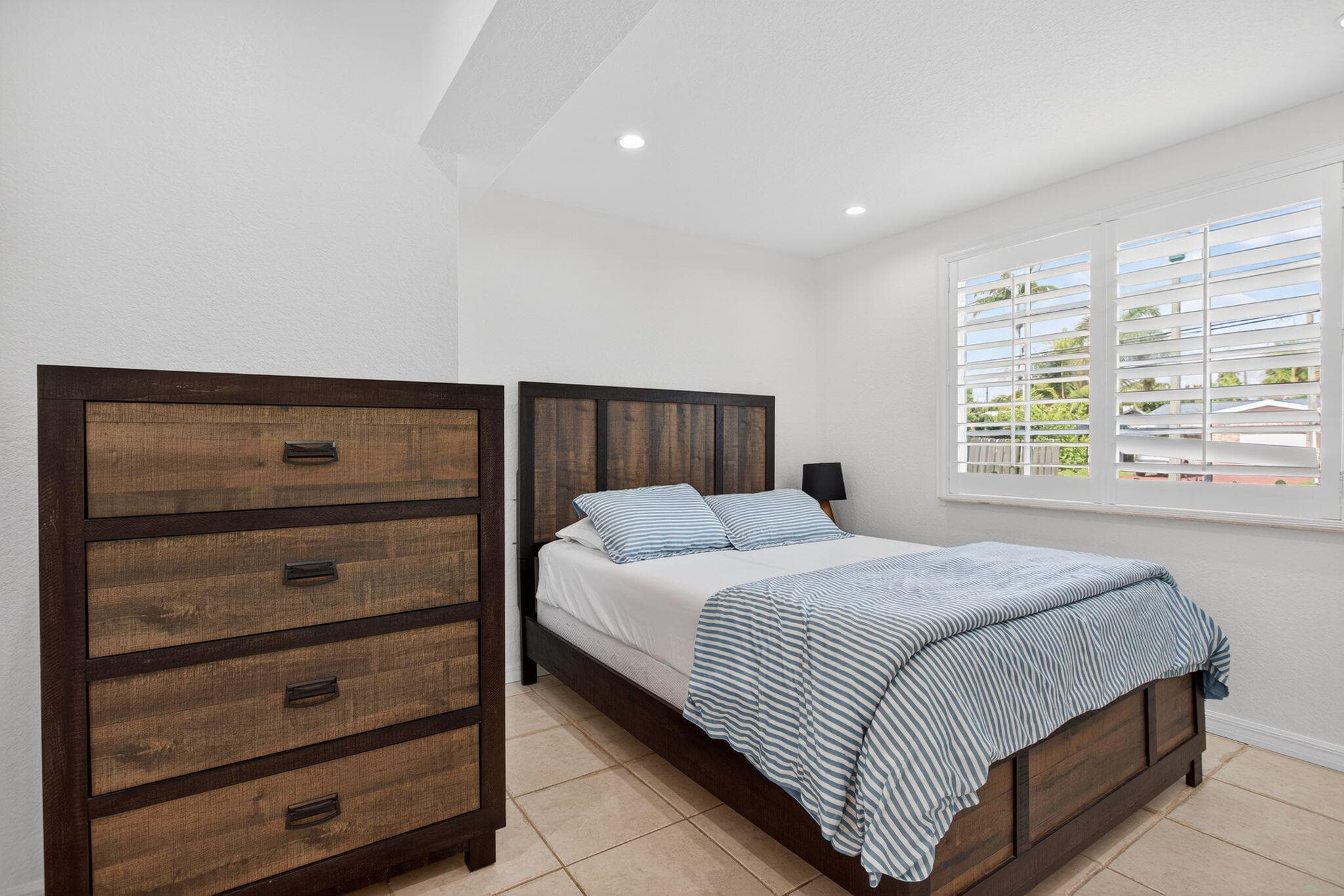 736 NE 34th Court, Oakland Park, FL 33334 — photo 33 of 47