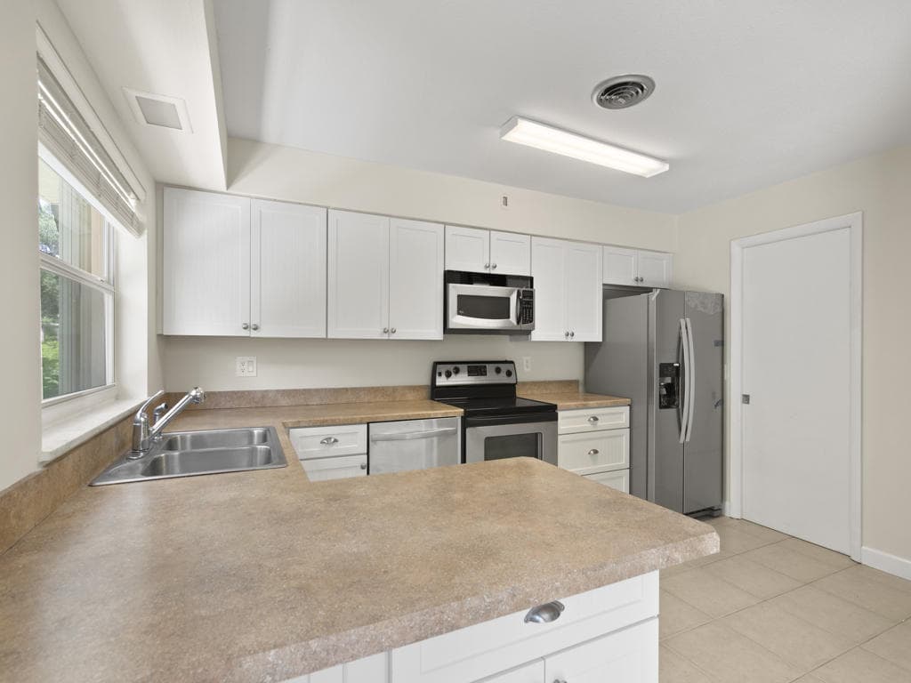 956 Tulip Lane, Vero Beach, FL 32963 — photo 2 of 52