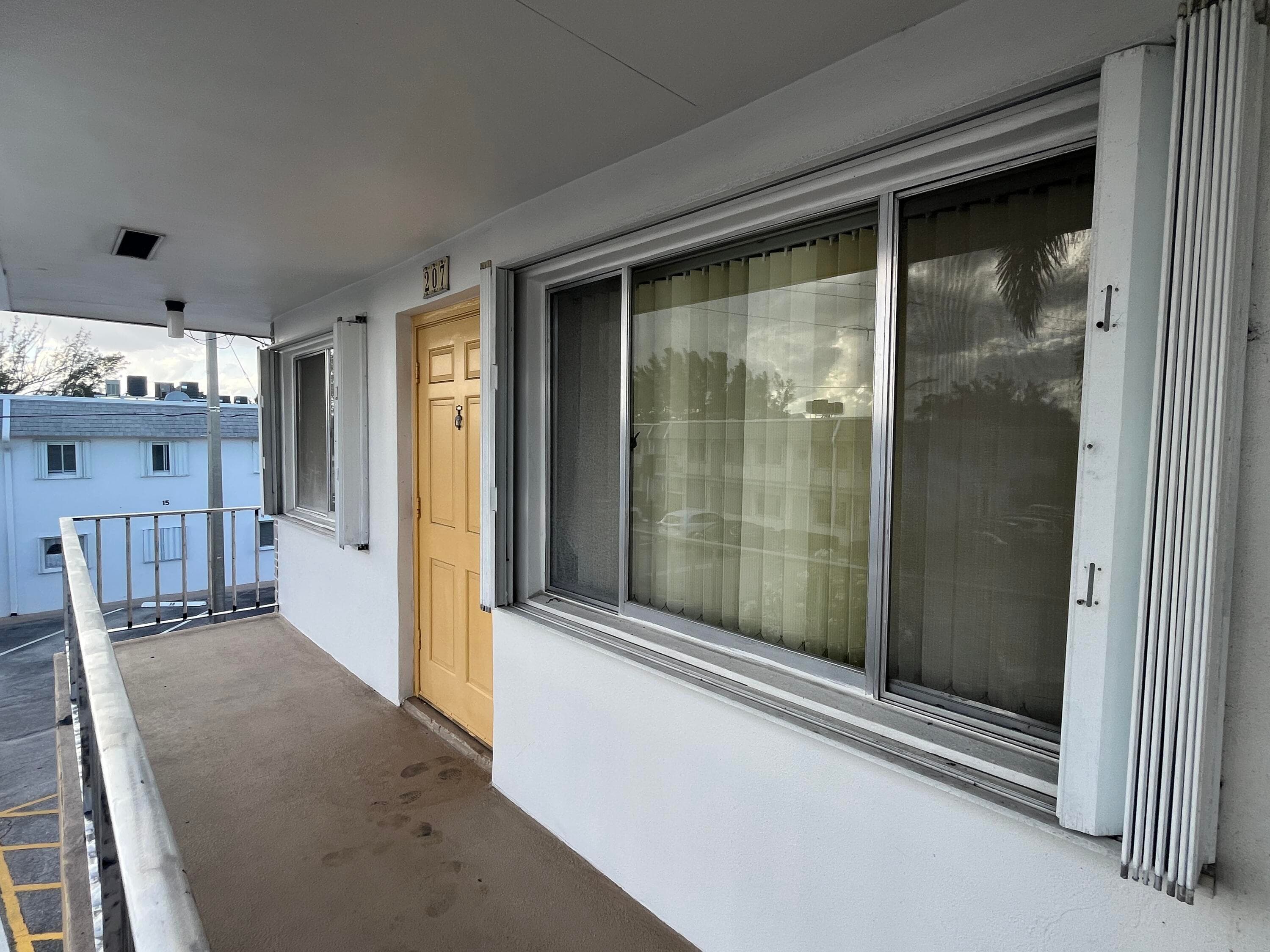2840 Cynthia Lane 207, Lake Worth Beach, FL 33461 — photo 4 of 29