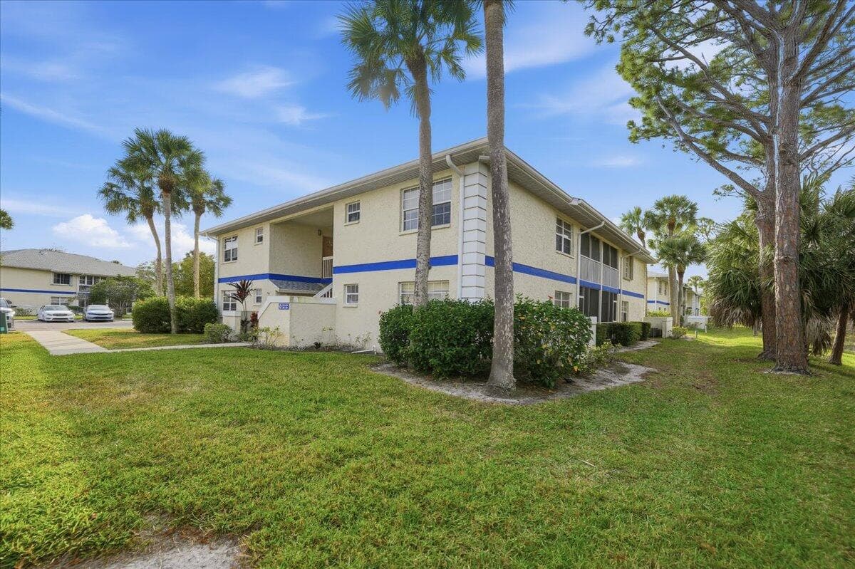 1506 SE Royal Green Circle 204, Port St. Lucie, FL 34952 — photo 5 of 42