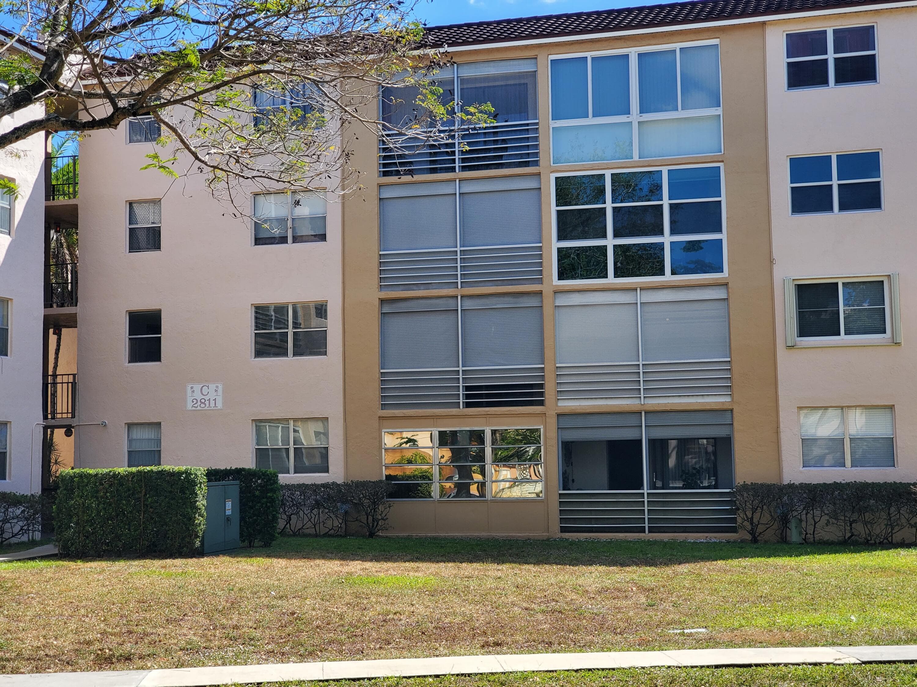 2811 Somerset Drive 404, Lauderdale Lakes, FL 33311 — photo 3 of 24