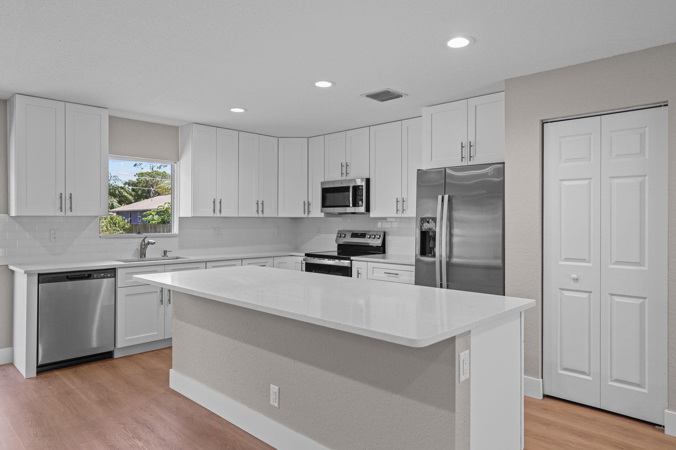 4611 Sunset Boulevard, Fort Pierce, FL 34982 — photo 10 of 28
