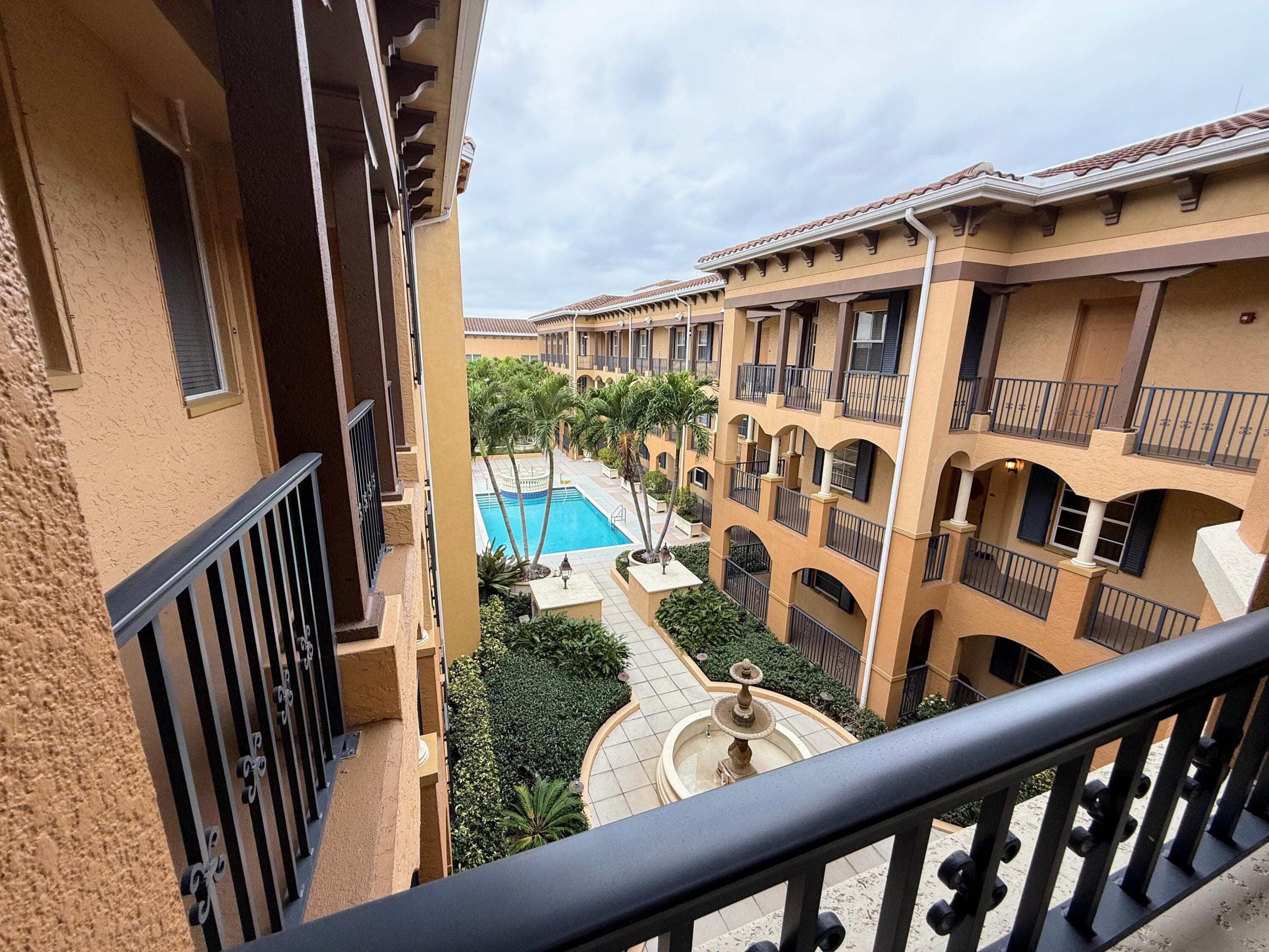 20 Orange Avenue 9, Fort Pierce, FL 34950 — photo 15 of 93