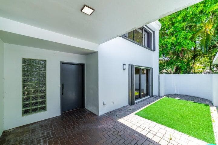 2517 Presidential Way B, West Palm Beach, FL 33401 — photo 33 of 45
