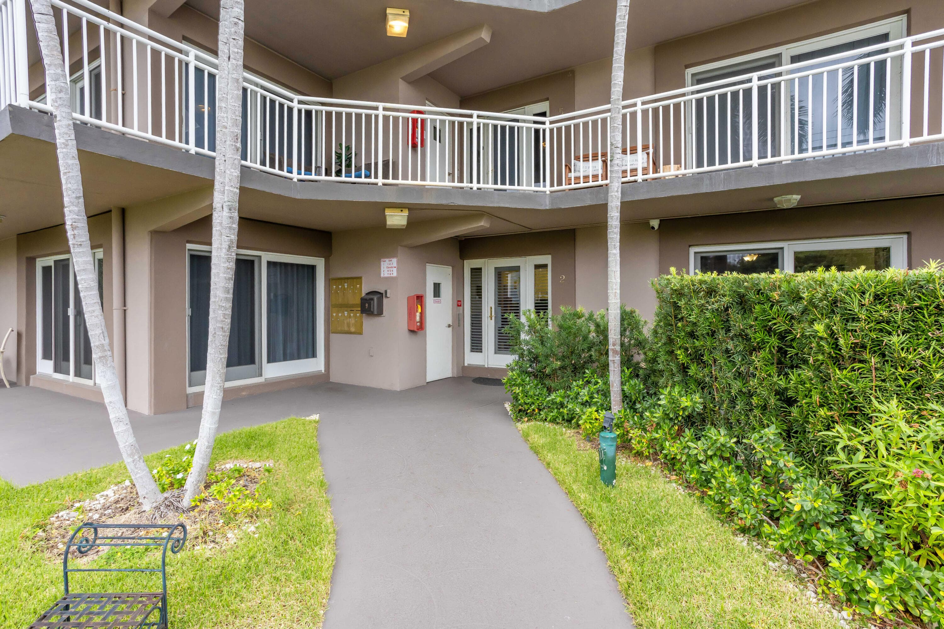129 S Golfview Road 2, Lake Worth Beach, FL 33460 — photo 5 of 34