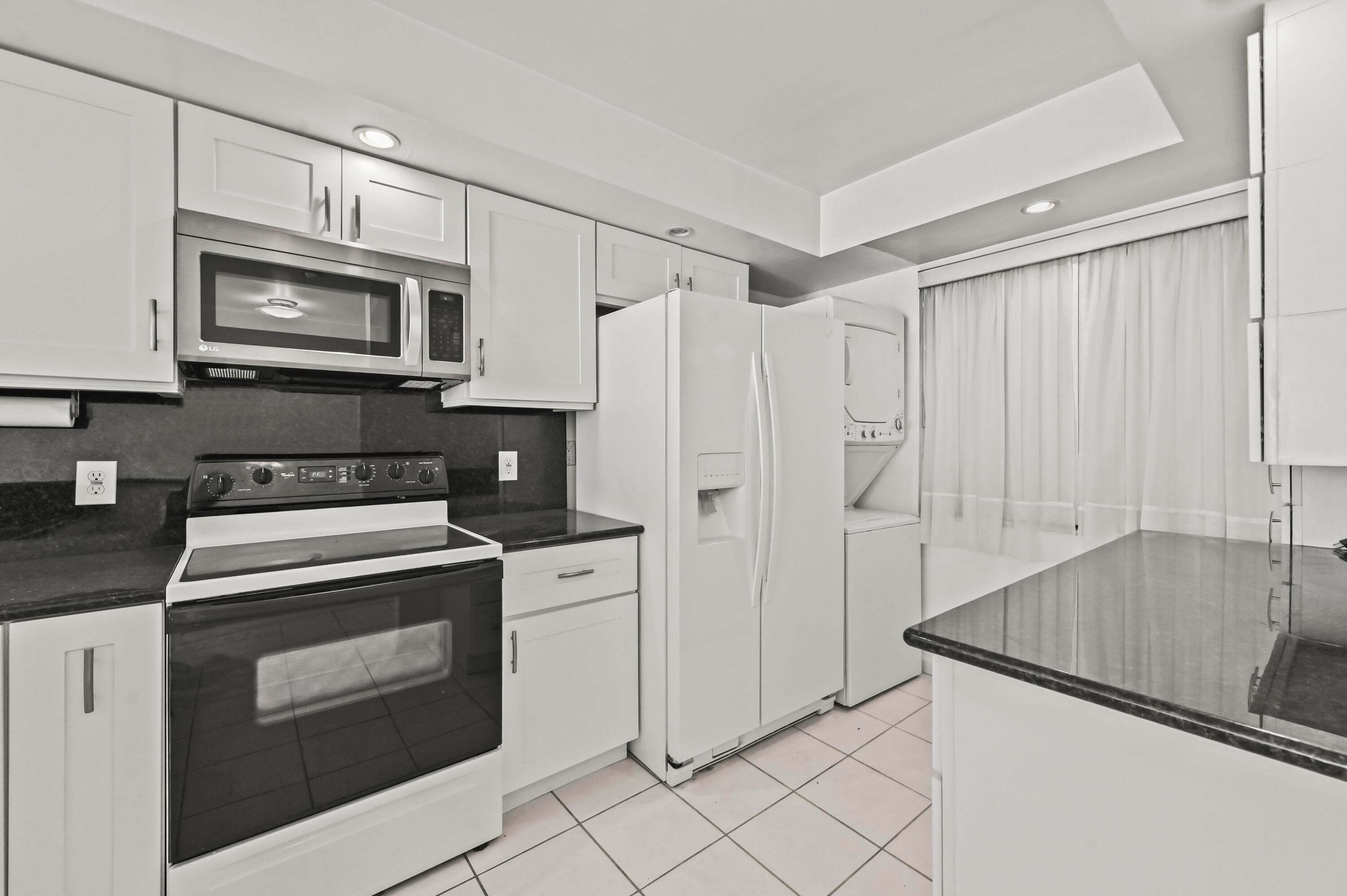 3581 S Ocean Boulevard 2d, South Palm Beach, FL 33480 — photo 7 of 35