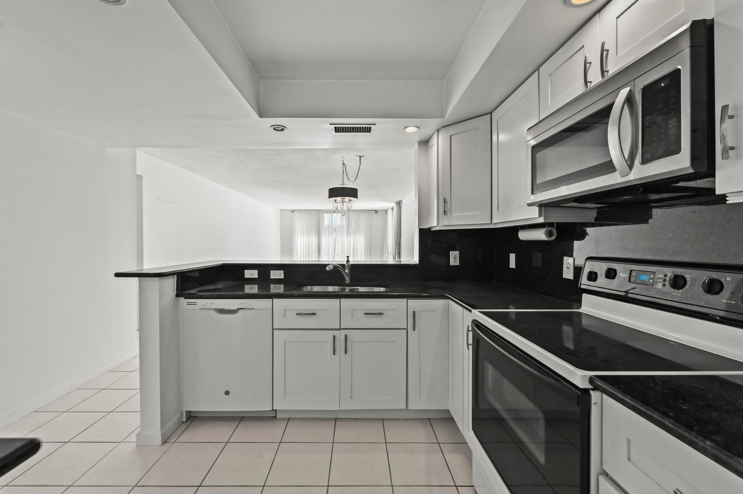 3581 S Ocean Boulevard 2d, South Palm Beach, FL 33480 — photo 8 of 35
