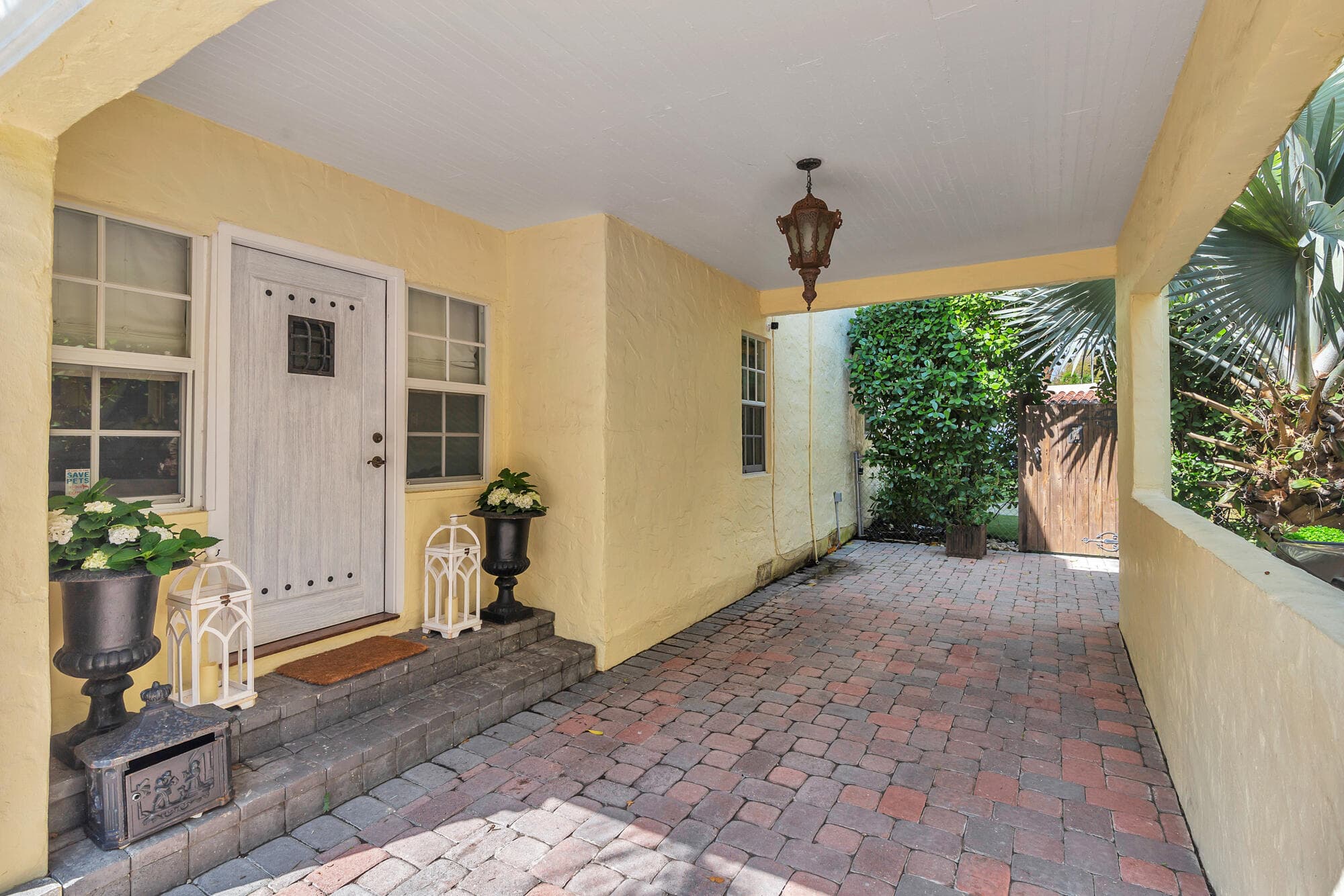 3213 Vincent Road, West Palm Beach, FL 33405 — photo 2 of 23