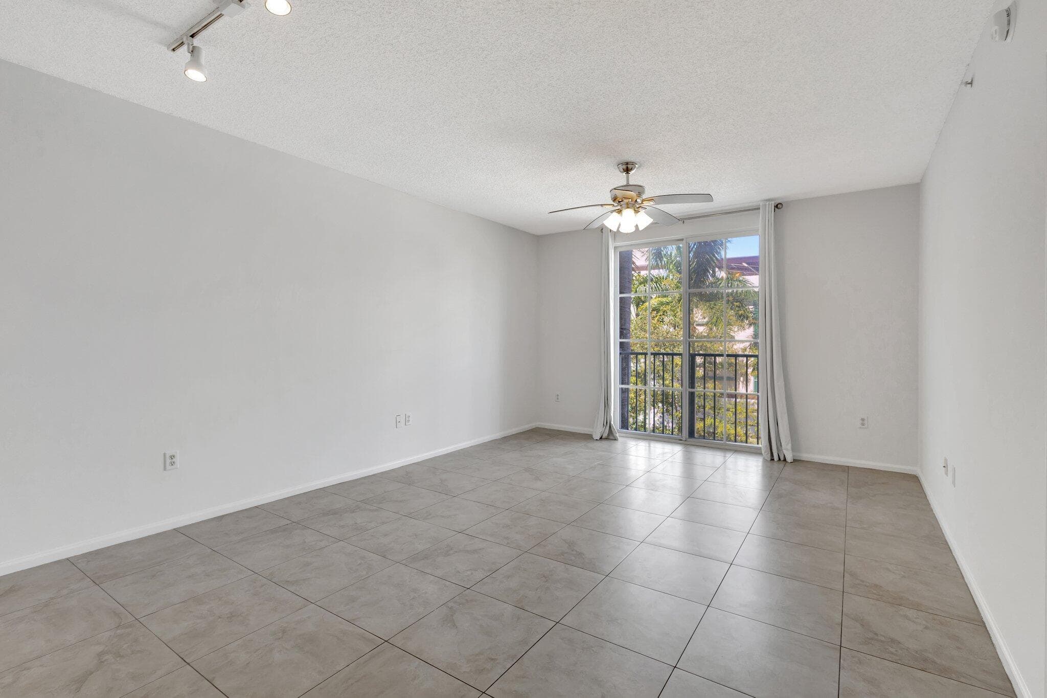 720 S Sapodilla Avenue 303, West Palm Beach, FL 33401 — photo 6 of 34