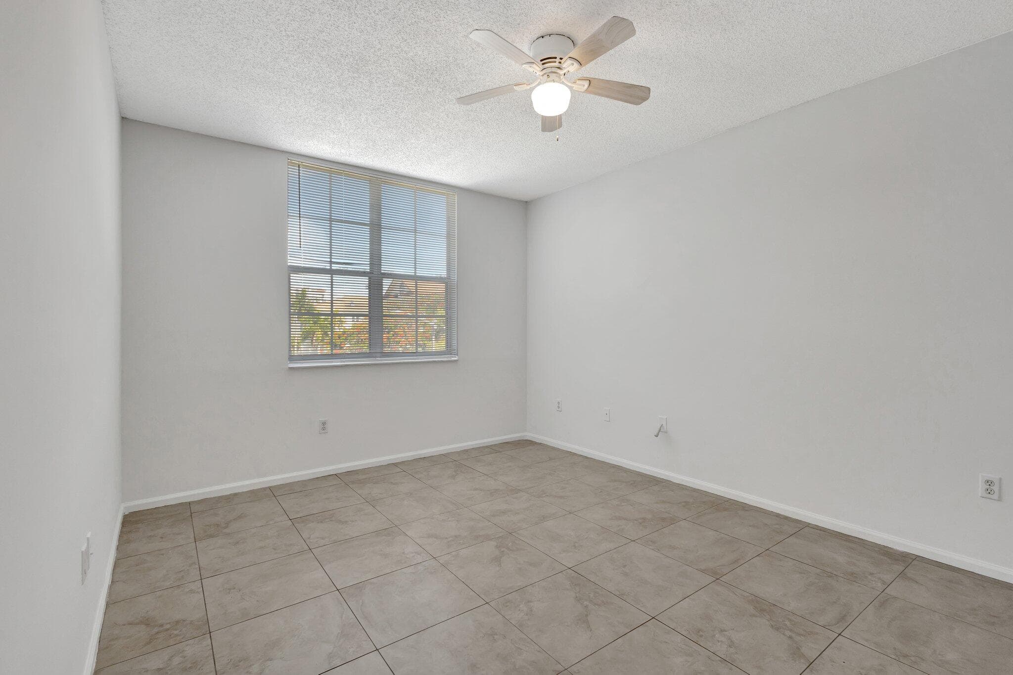 720 S Sapodilla Avenue 303, West Palm Beach, FL 33401 — photo 12 of 34