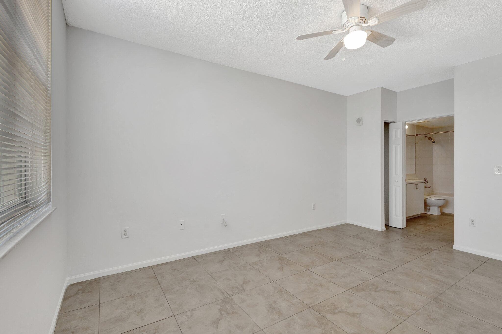 720 S Sapodilla Avenue 303, West Palm Beach, FL 33401 — photo 13 of 34