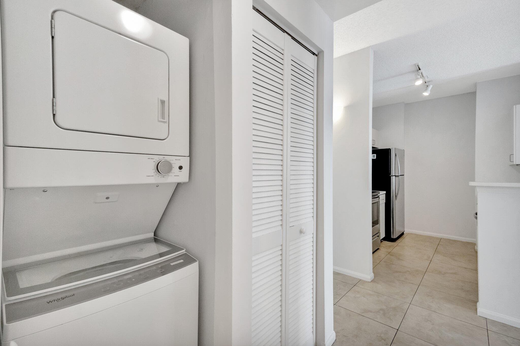 720 S Sapodilla Avenue 303, West Palm Beach, FL 33401 — photo 16 of 34