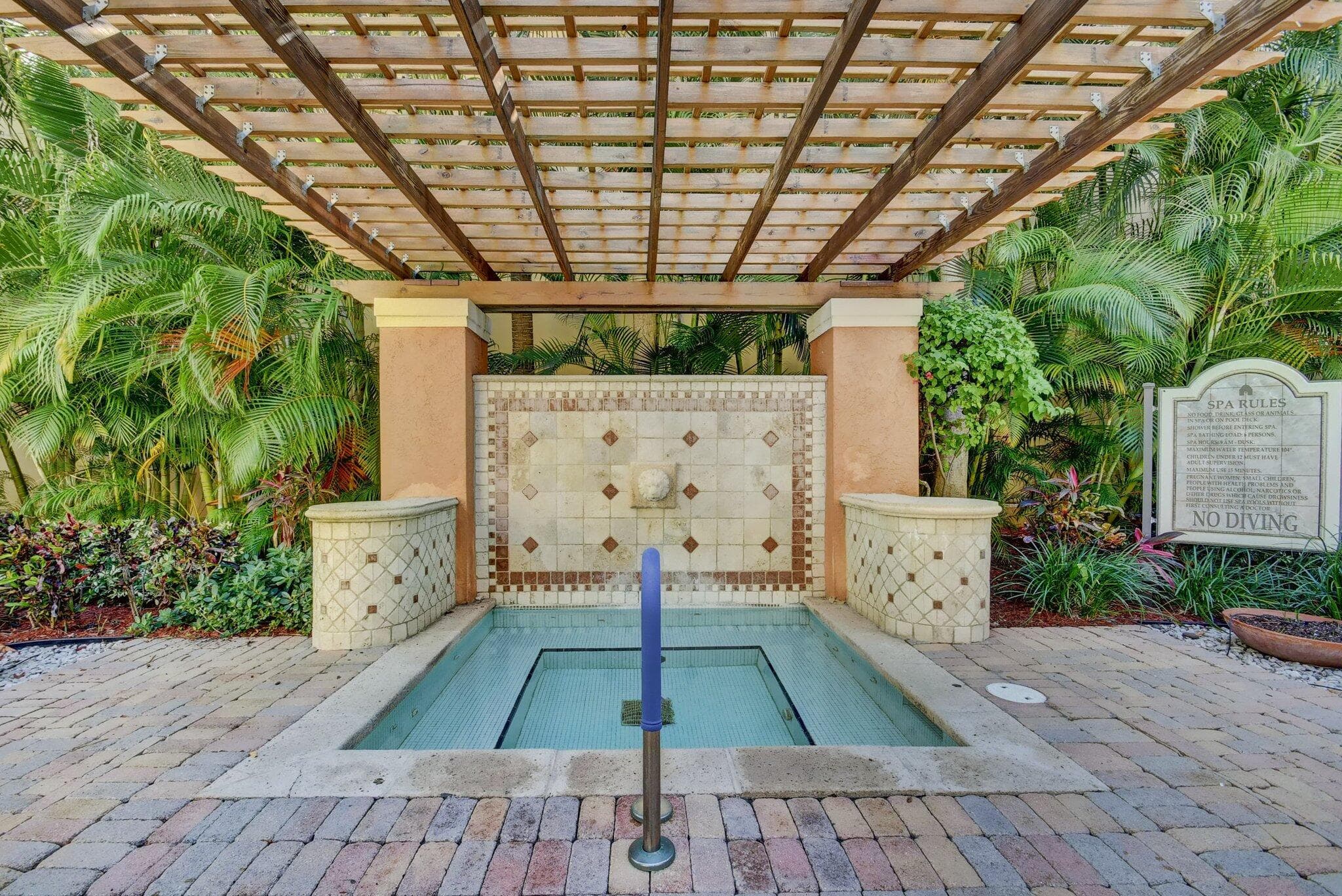 720 S Sapodilla Avenue 303, West Palm Beach, FL 33401 — photo 23 of 34
