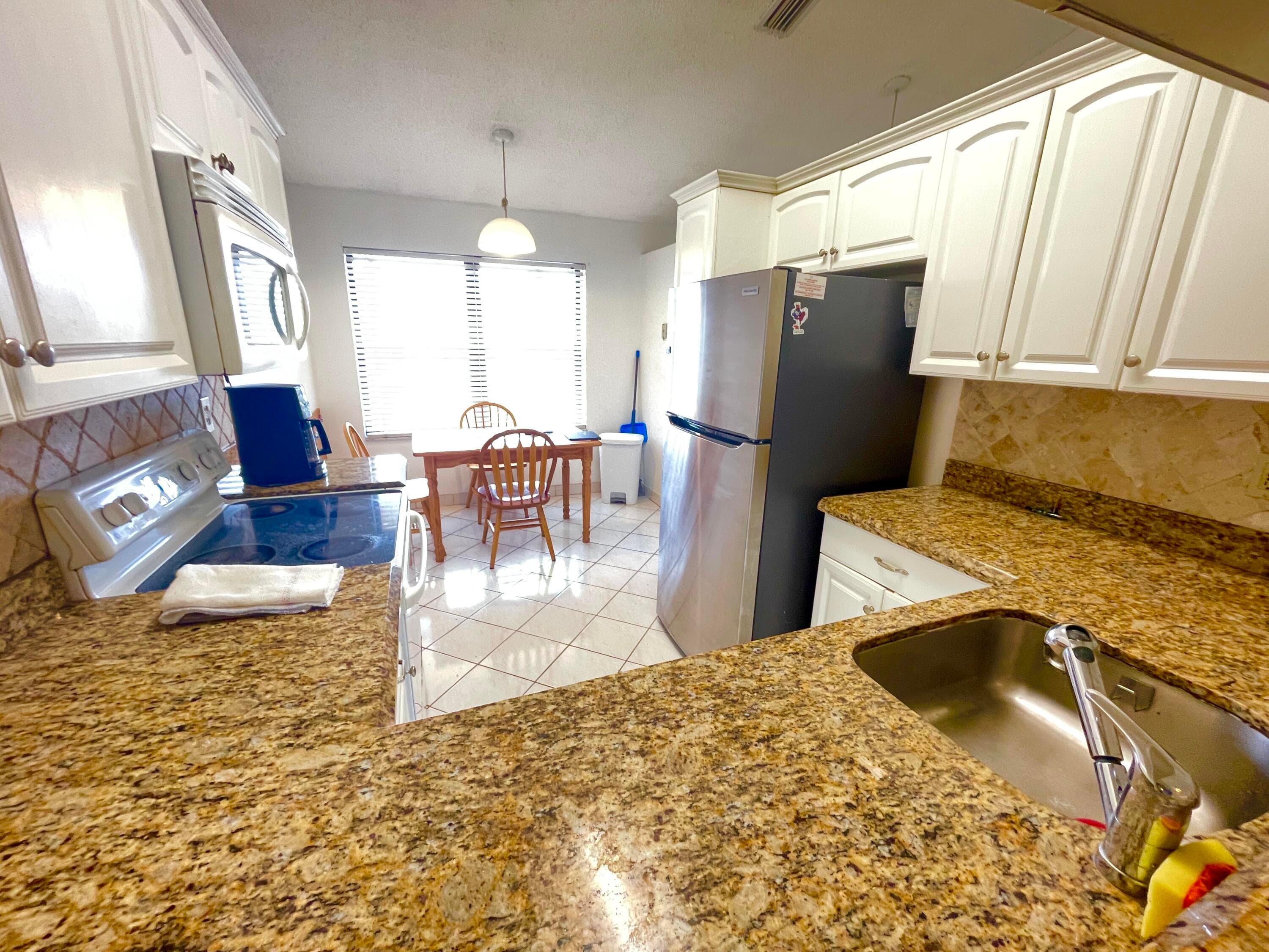 4698 Lucerne Lakes Boulevard E 203, Lake Worth, FL 33467 — photo 5 of 20
