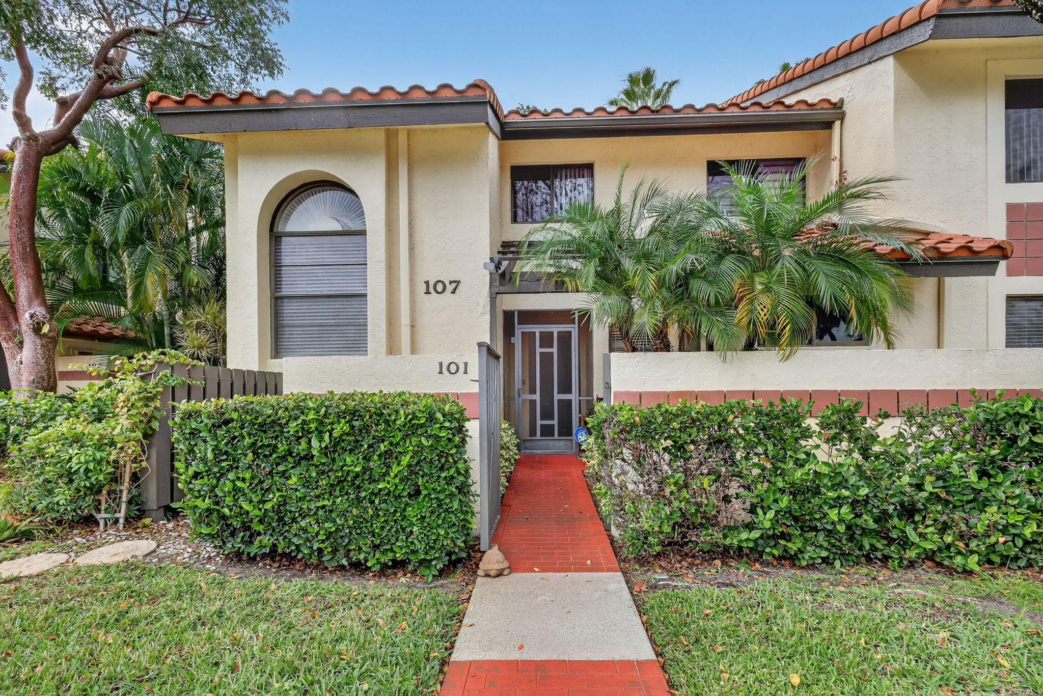 10215 N Circle Lake Drive 101, Boynton Beach, FL 33437 — photo 1 of 57