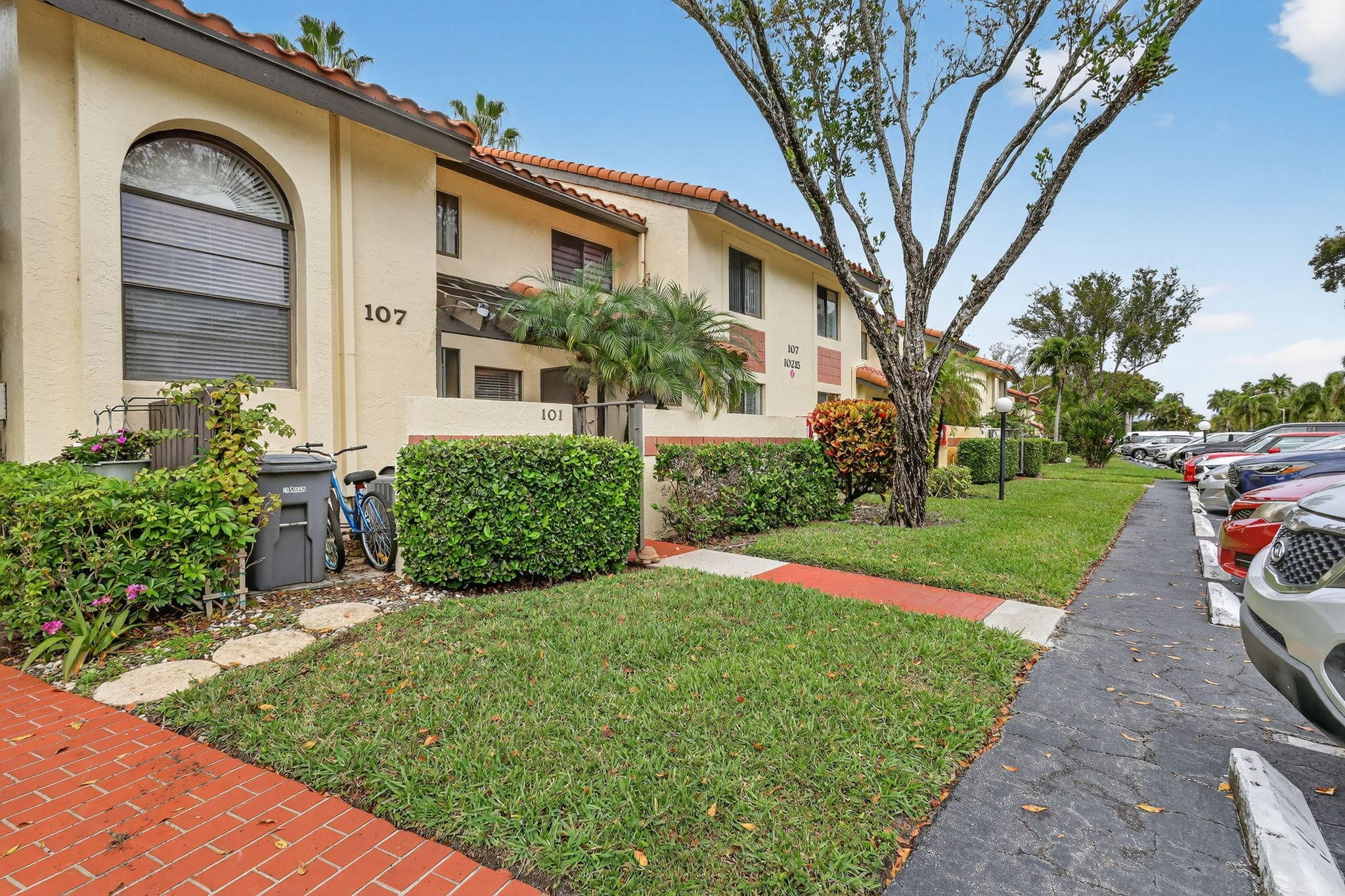 10215 N Circle Lake Drive 101, Boynton Beach, FL 33437 — photo 2 of 57