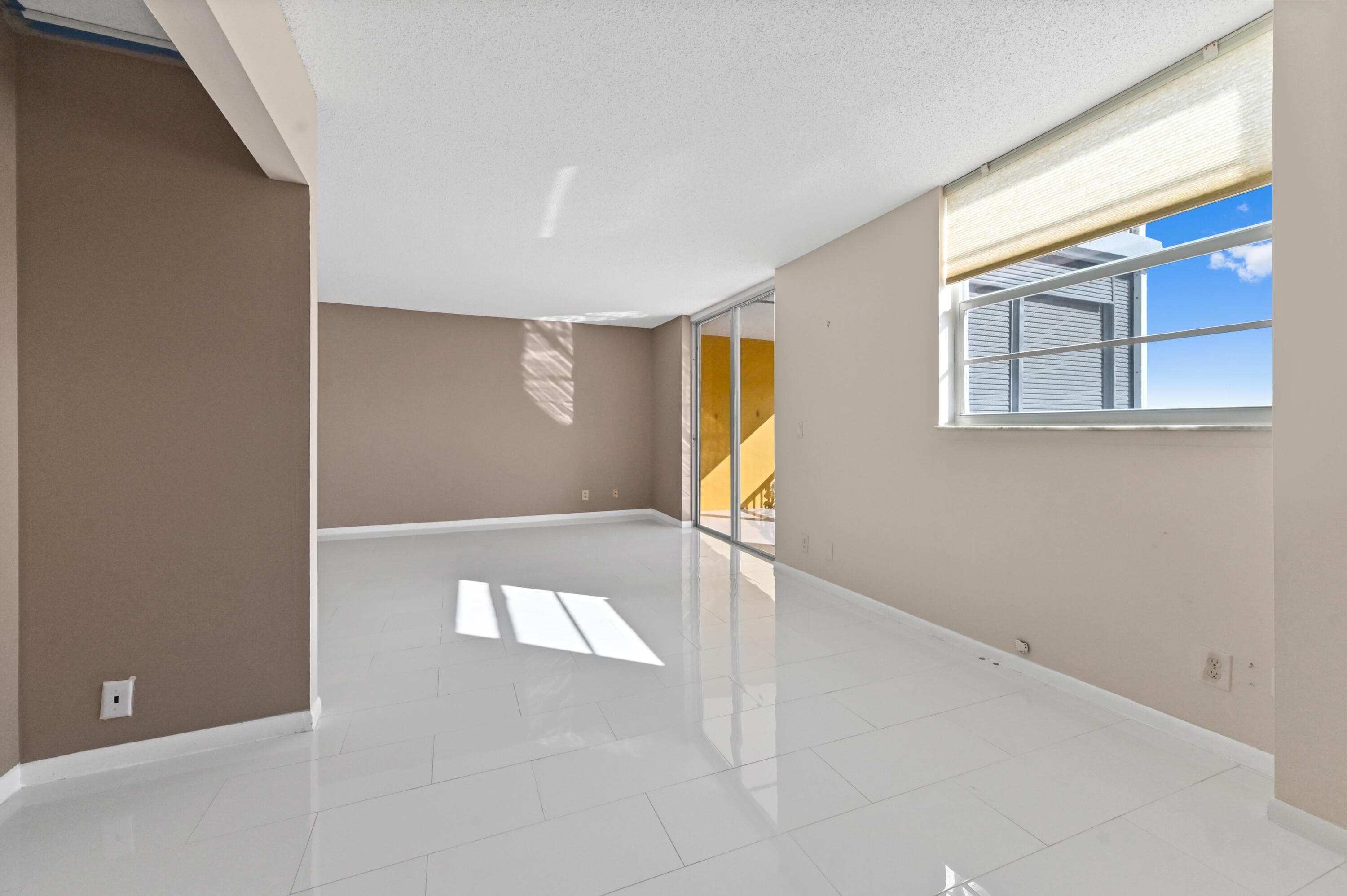 5700 NW 2nd Avenue 503, Boca Raton, FL 33487 — photo 10 of 37