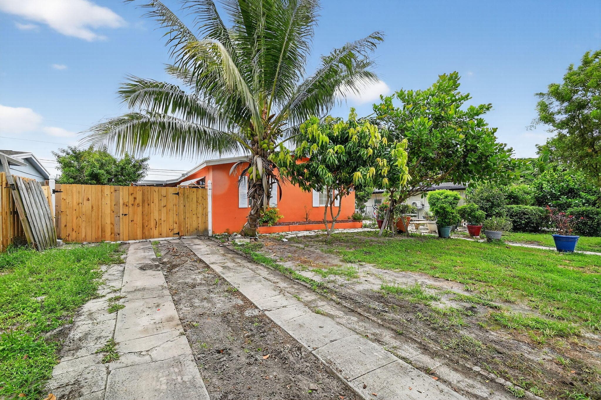 1007 Almeria Road, West Palm Beach, FL 33405 — photo 5 of 48