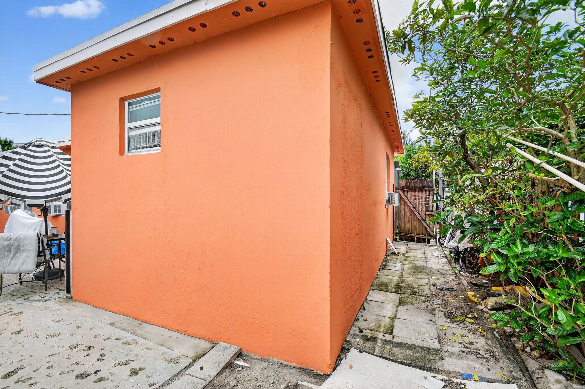 1007 Almeria Road, West Palm Beach, FL 33405 — photo 39 of 48