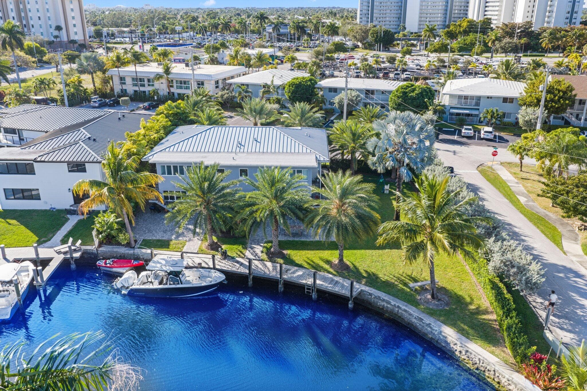 830 SE 22nd Avenue, Pompano Beach, FL 33062 — photo 9 of 68