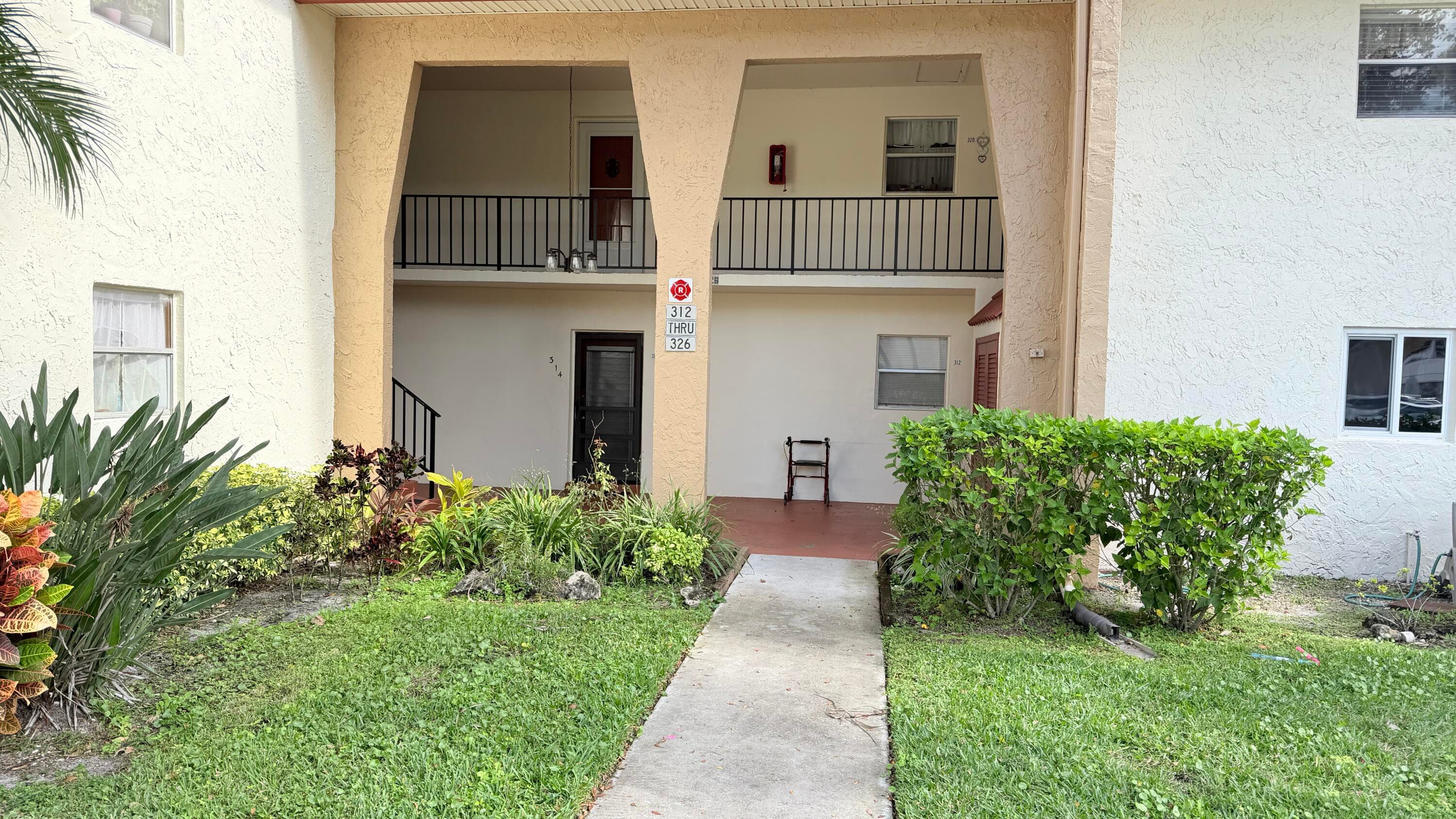 320 Lake Dora Drive 320, West Palm Beach, FL 33411 — photo 1 of 19