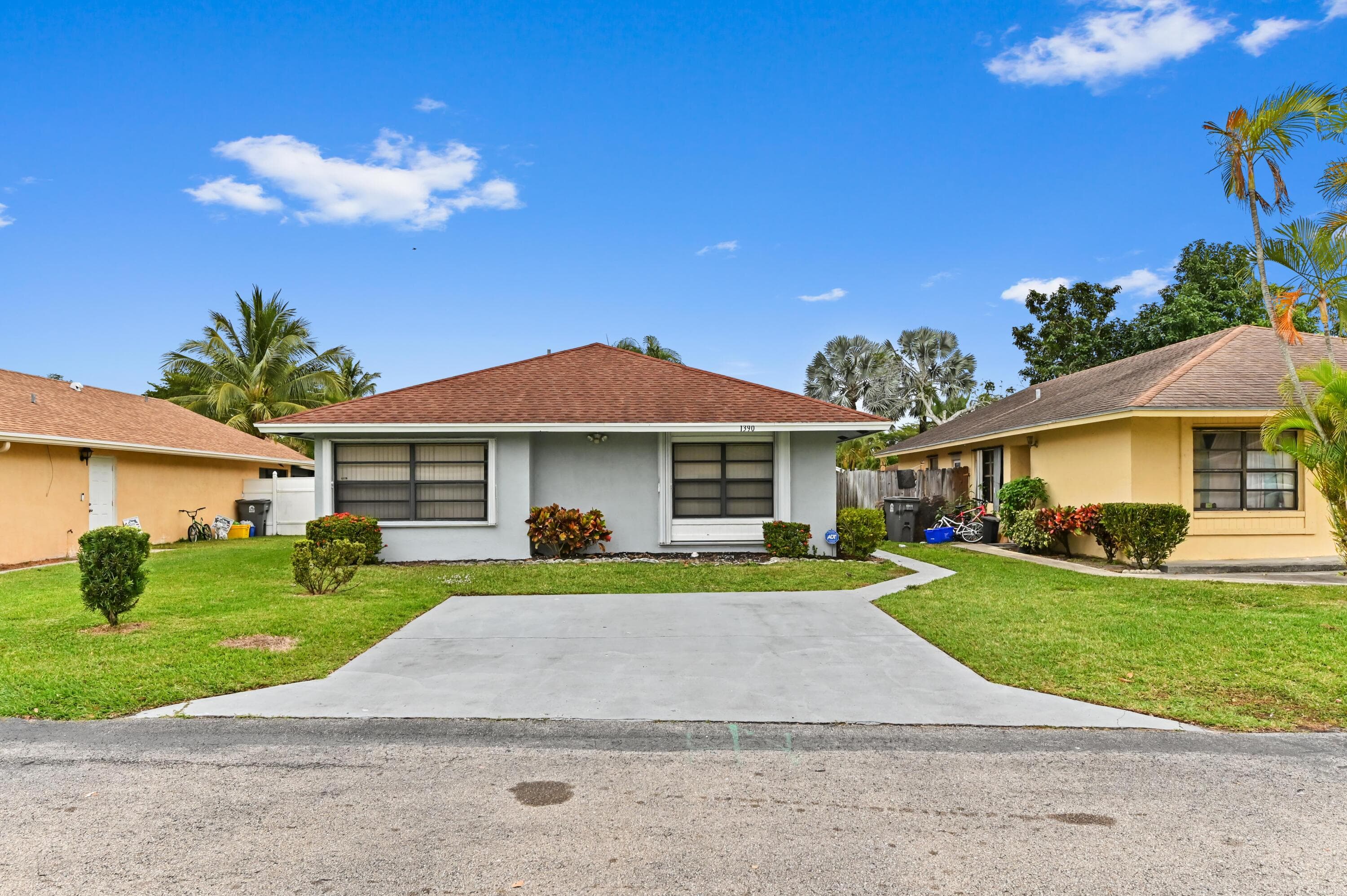 1390 Summit Run Circle, West Palm Beach, FL 33415 — photo 1 of 25