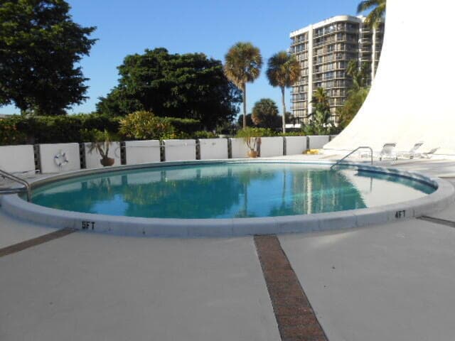2425 Presidential Way 402, West Palm Beach, FL 33401 — photo 21 of 26