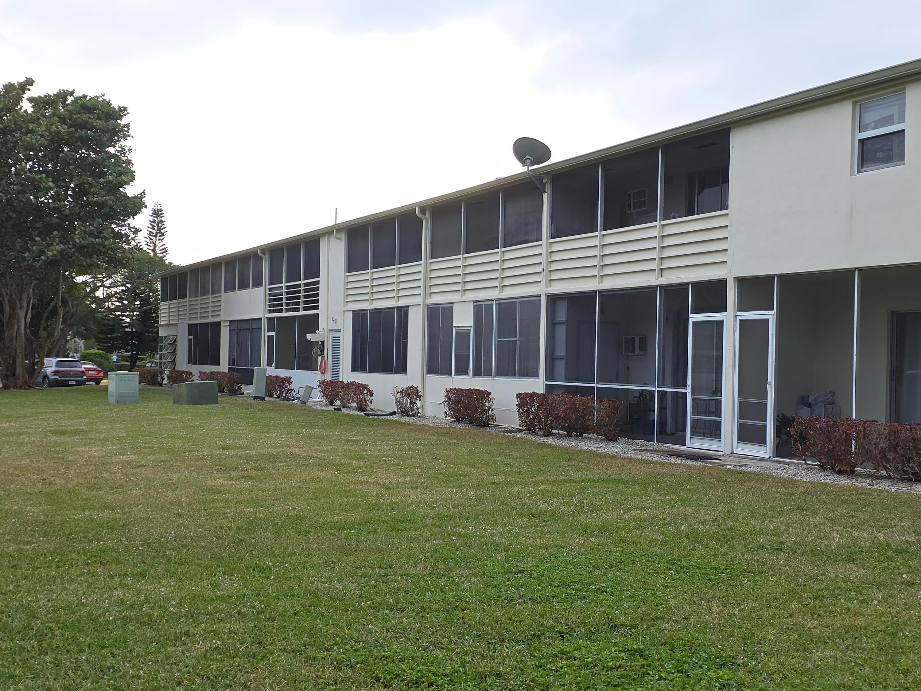 204 Kent L L, West Palm Beach, FL 33417 — photo 31 of 34